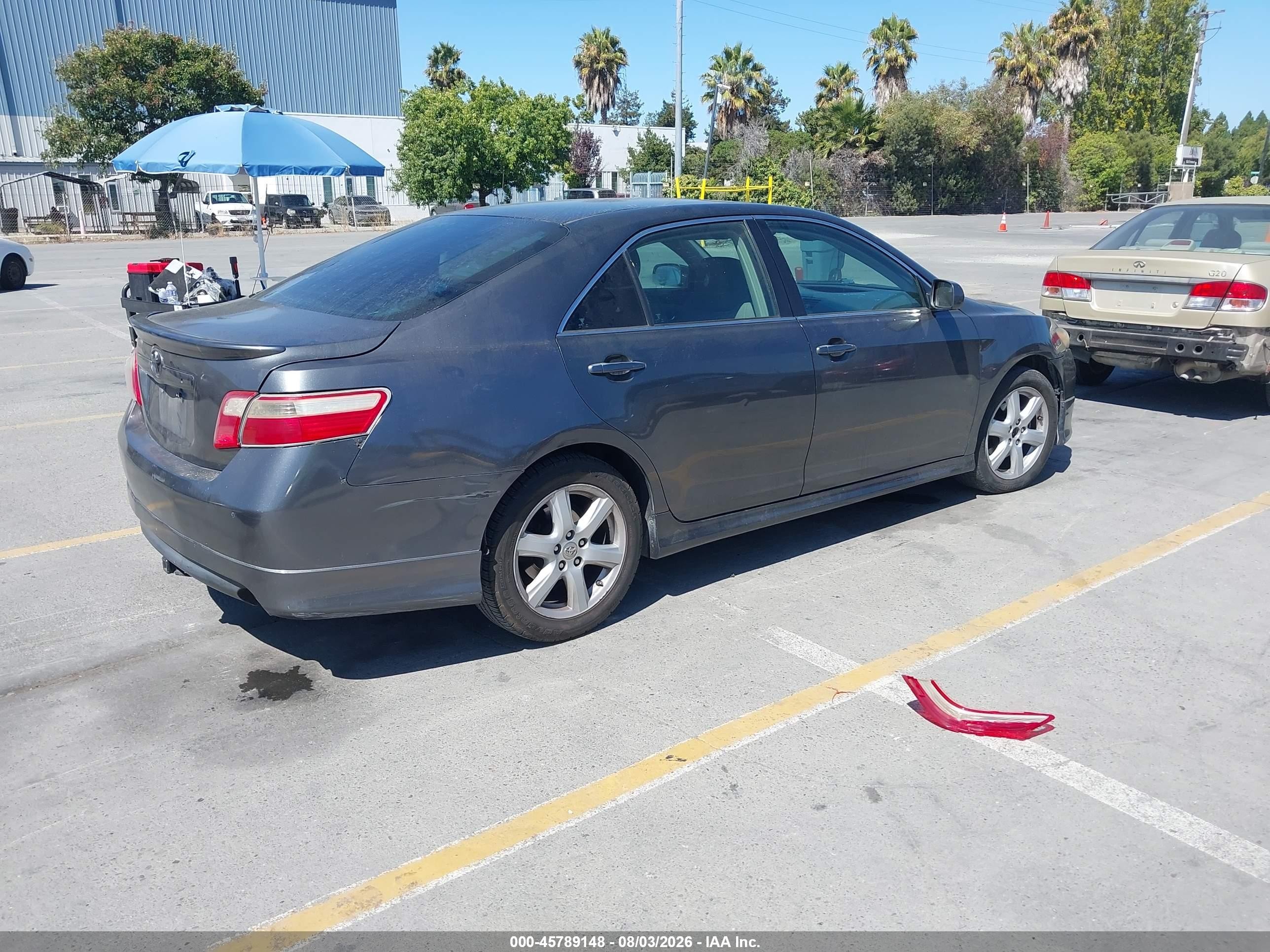 2007 Toyota Camry Se Серый vin: 4T1BE46K17U188844