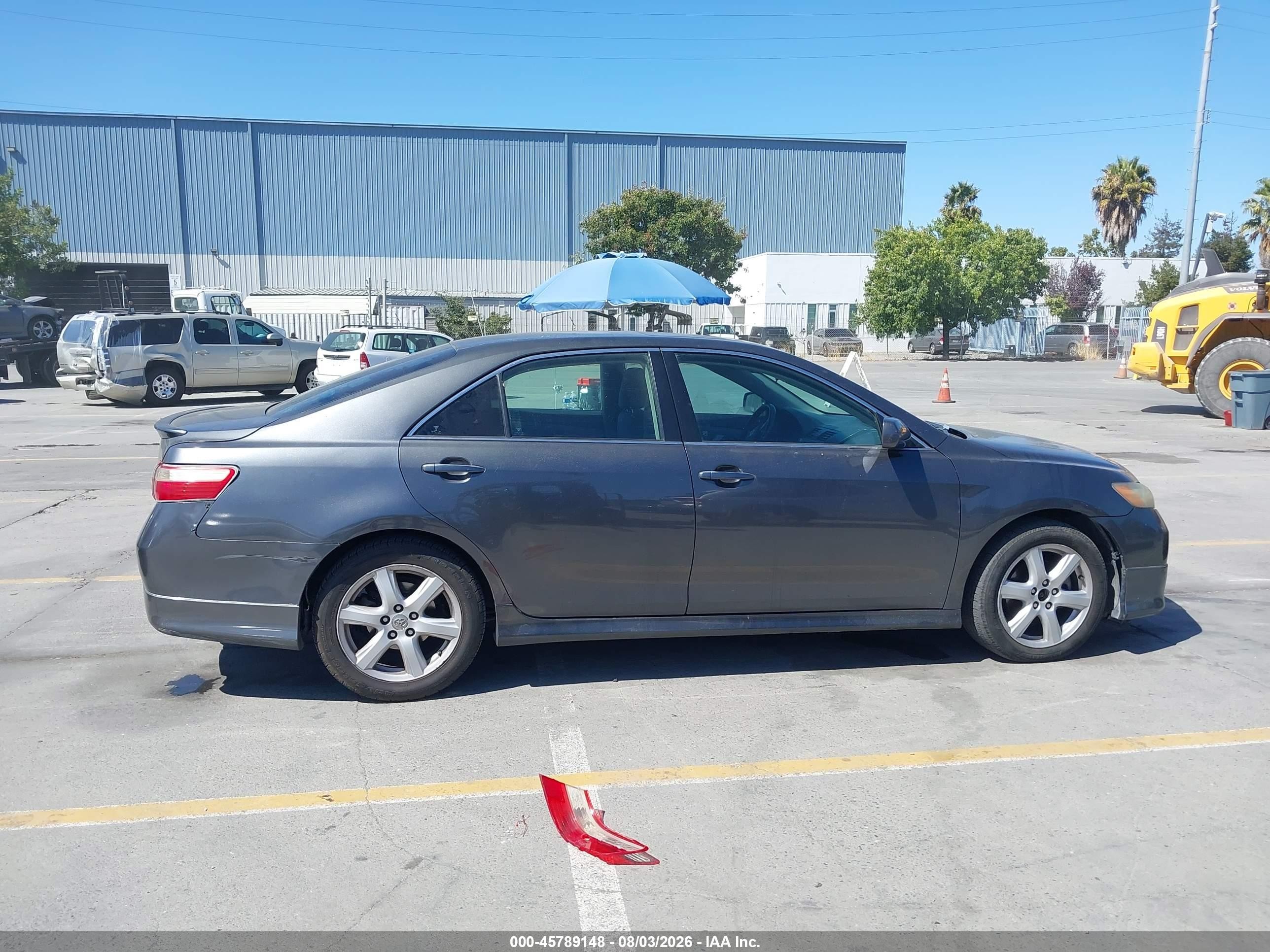 2007 Toyota Camry Se Серый vin: 4T1BE46K17U188844