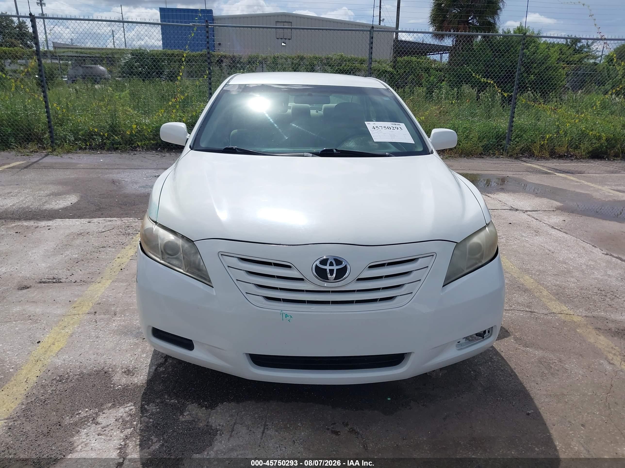 2007 Toyota Camry Le White vin: 4T1BE46K17U704782