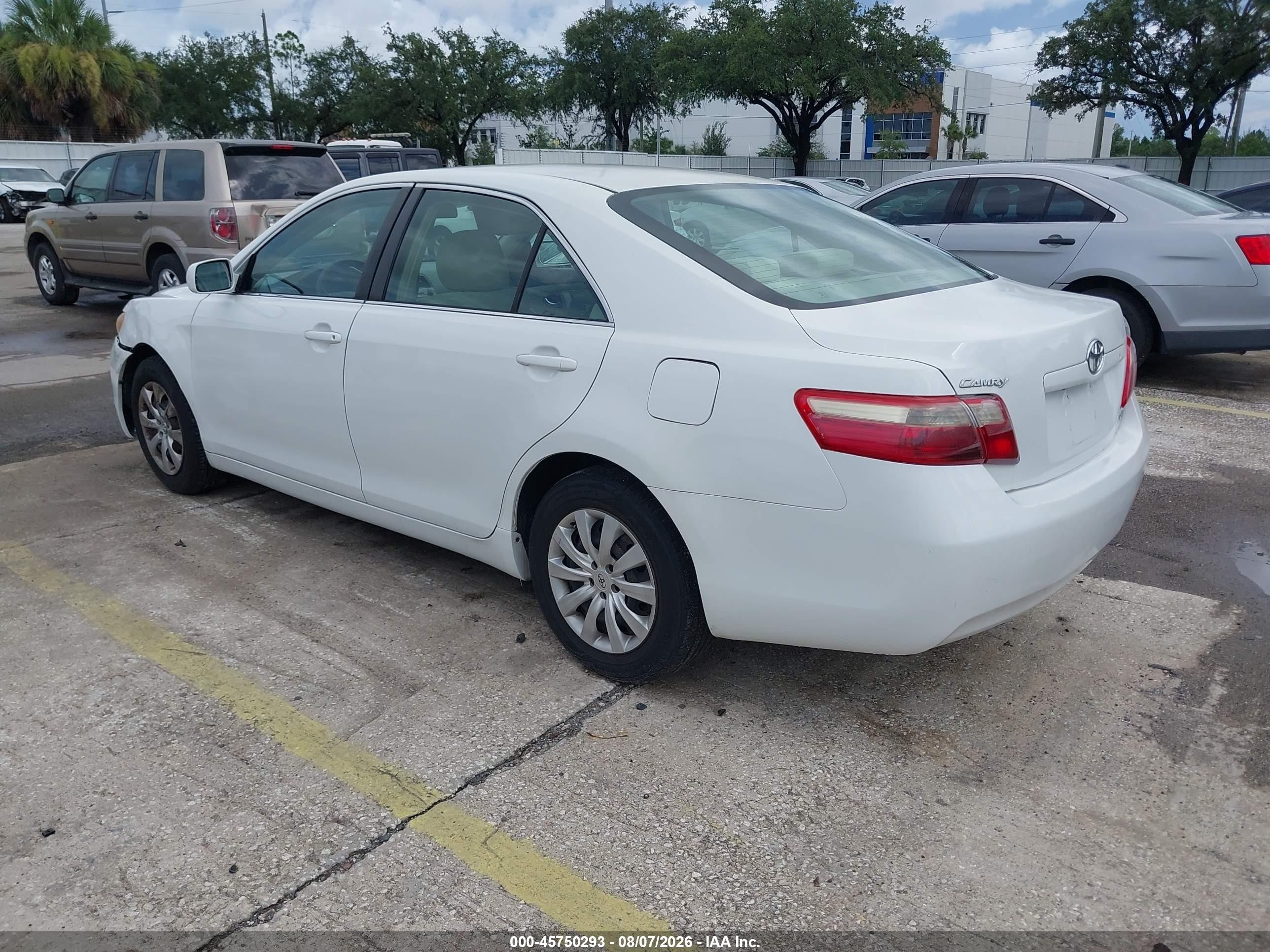2007 Toyota Camry Le White vin: 4T1BE46K17U704782