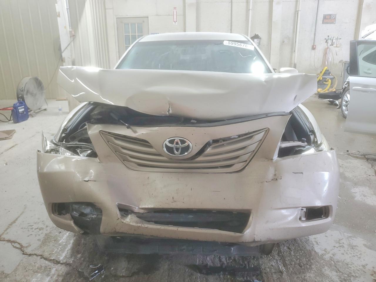 2008 Toyota Camry Le Gold vin: 4T1BE46K18U791570