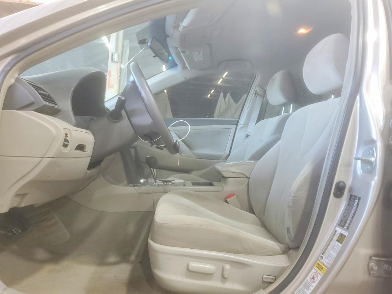 2008 Toyota Camry Le Gold vin: 4T1BE46K18U791570