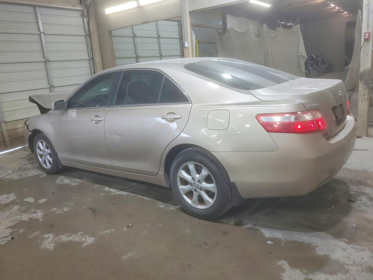 2008 Toyota Camry Le Gold vin: 4T1BE46K18U791570