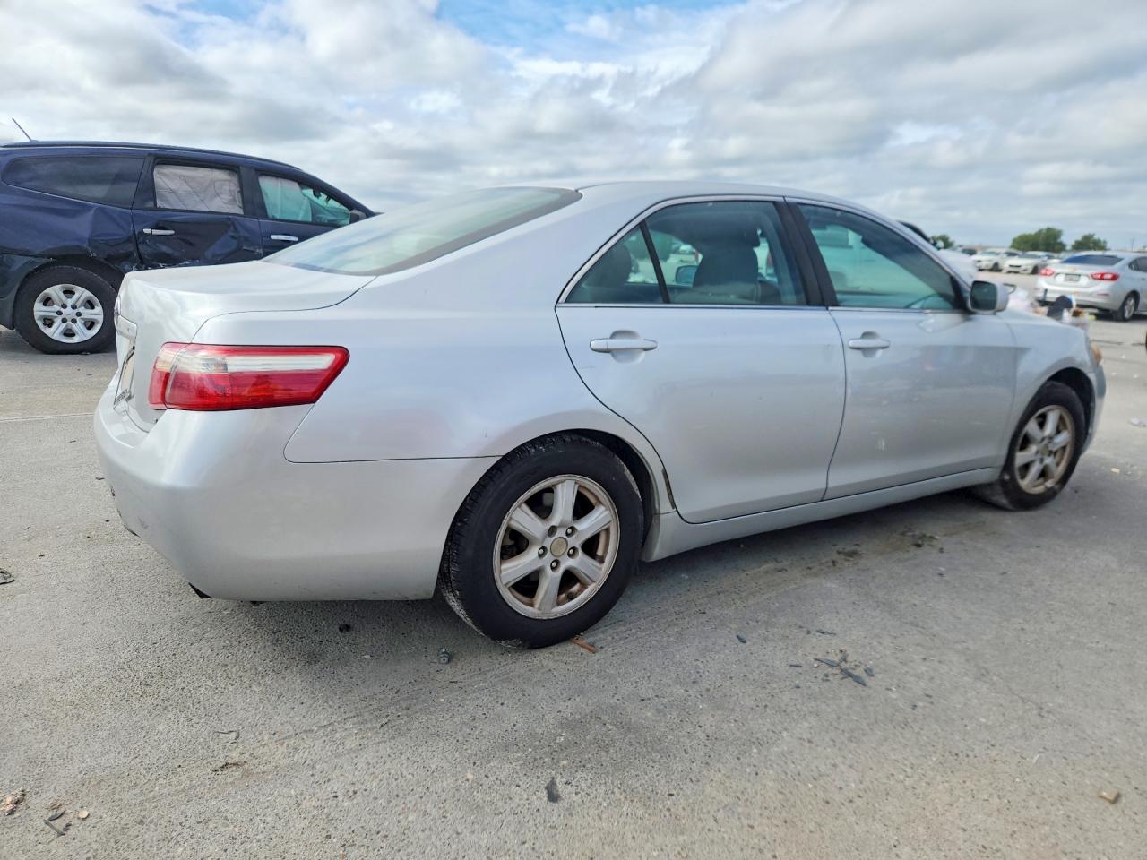 2009 Toyota Camry Le Silver vin: 4T1BE46K19U268941