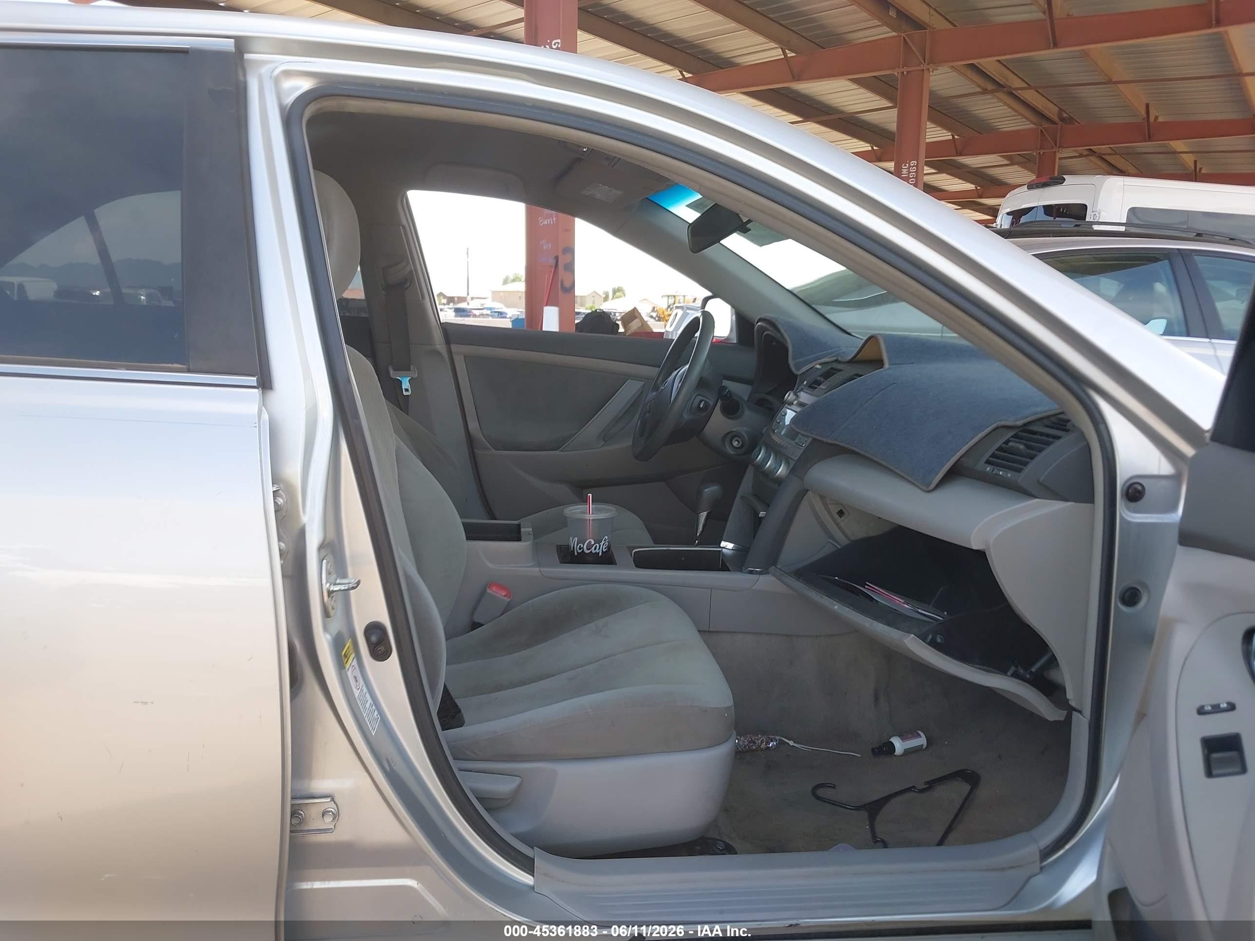 2009 Toyota Camry Le Silver vin: 4T1BE46K19U280412