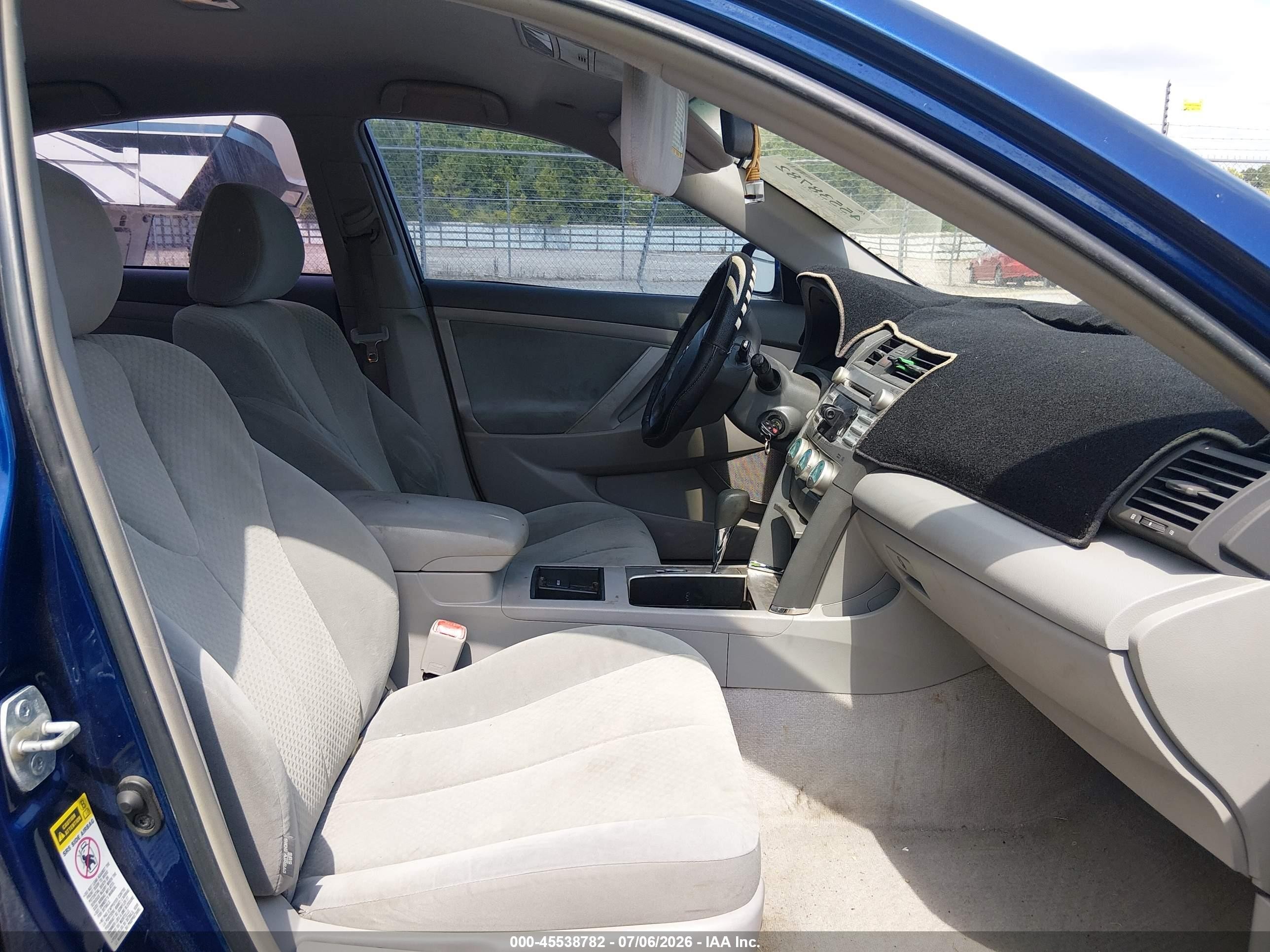 2009 Toyota Camry Le Blue vin: 4T1BE46K19U309424