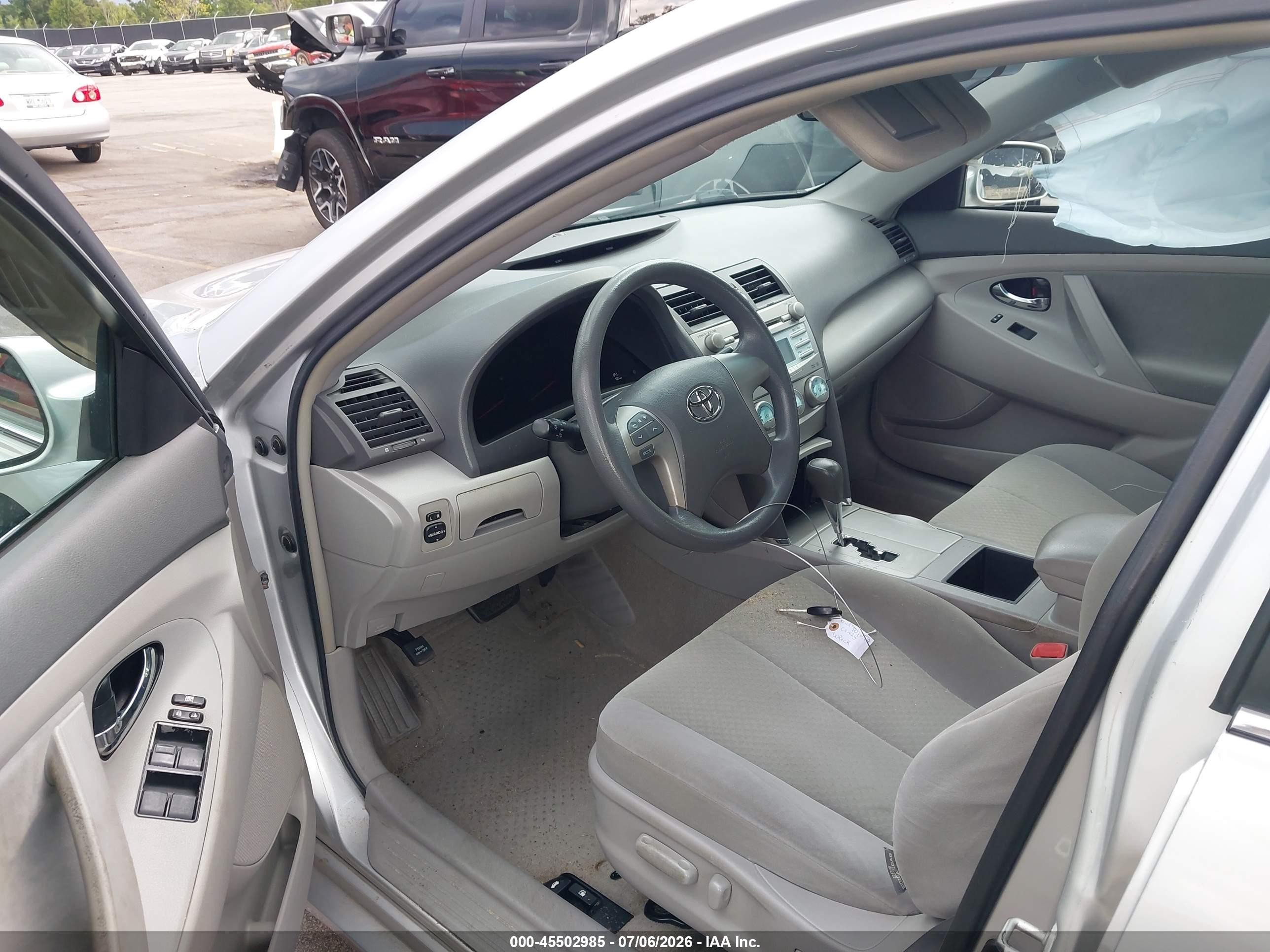 2009 Toyota Camry Le Silver vin: 4T1BE46K19U326367