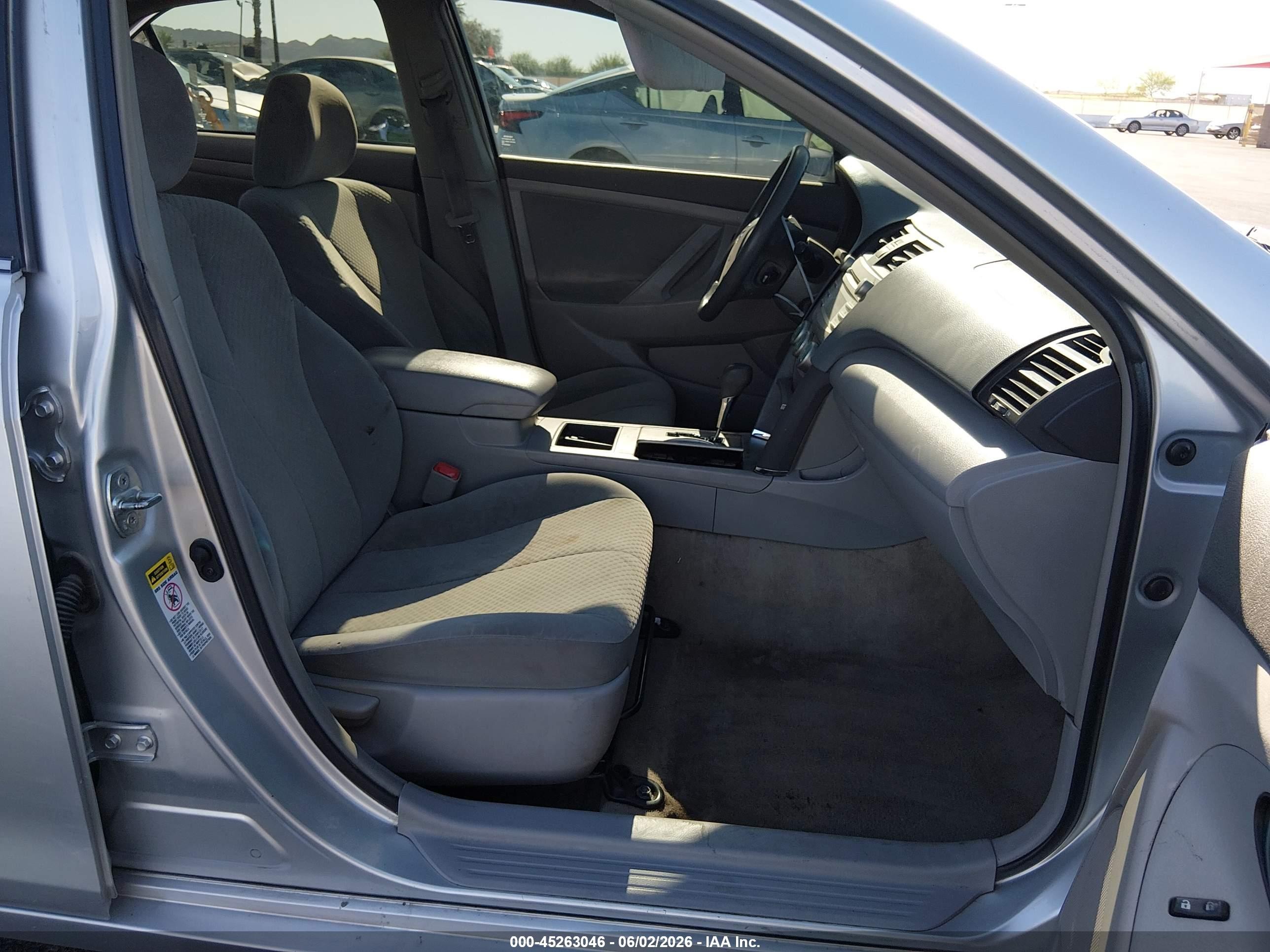 2009 Toyota Camry   Серебряный vin: 4T1BE46K19U330080