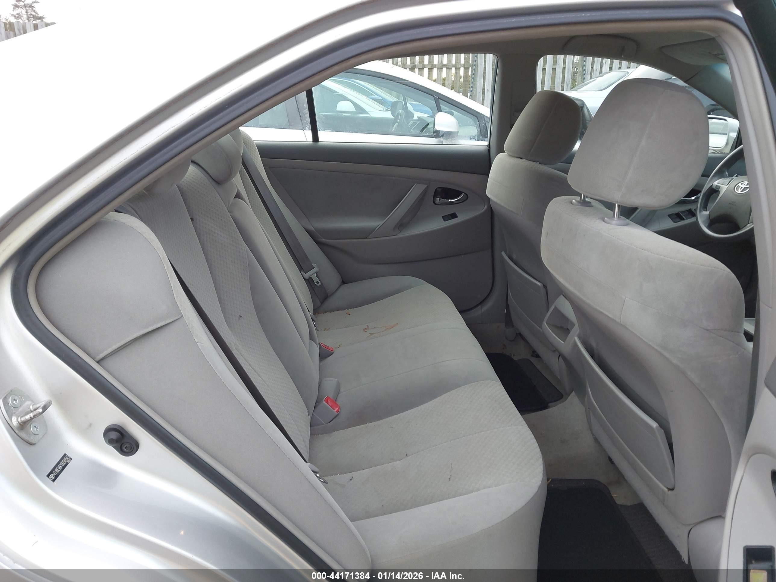 2009 Toyota Camry Le Silver vin: 4T1BE46K19U349549