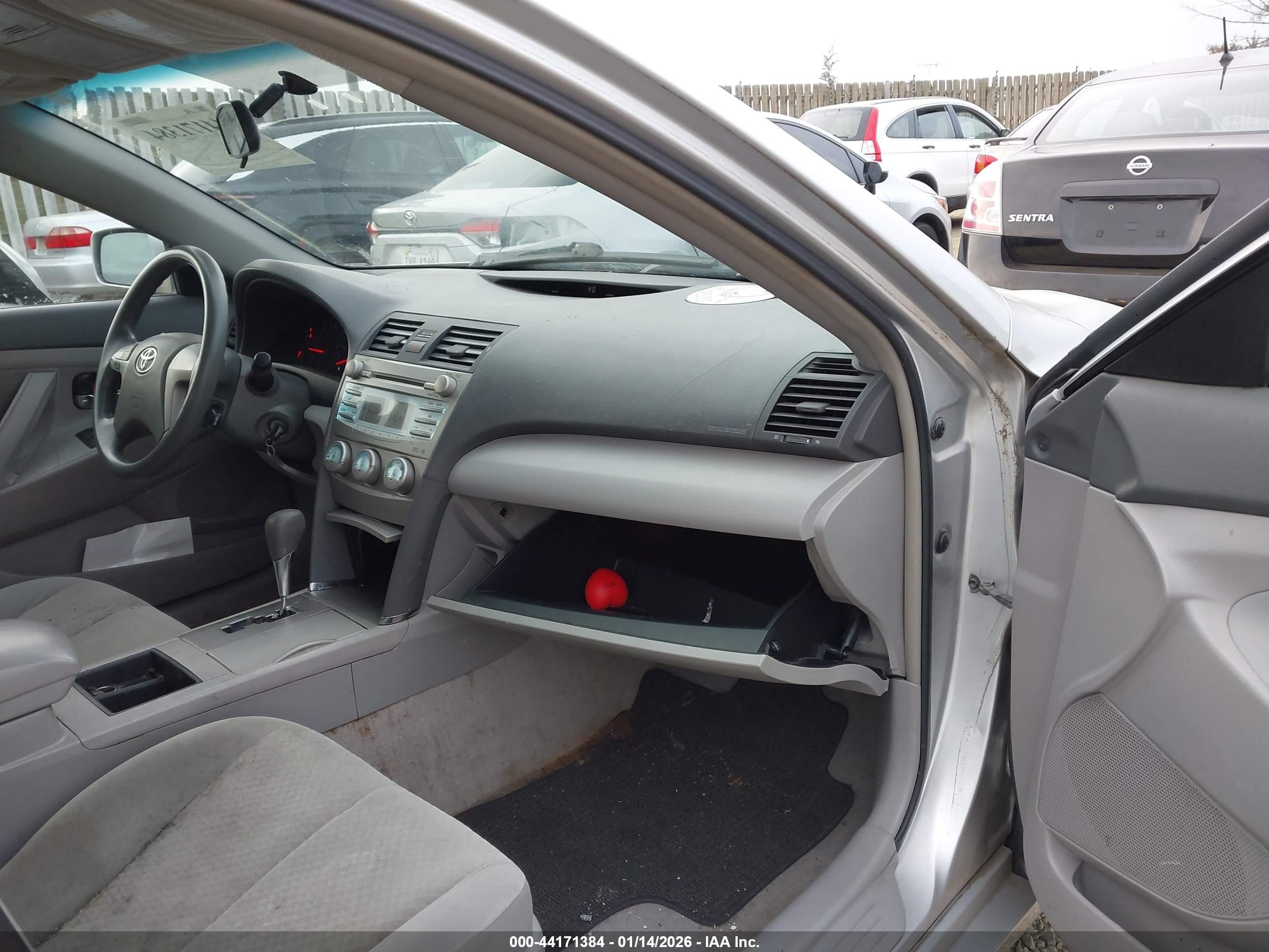 2009 Toyota Camry Le Silver vin: 4T1BE46K19U349549