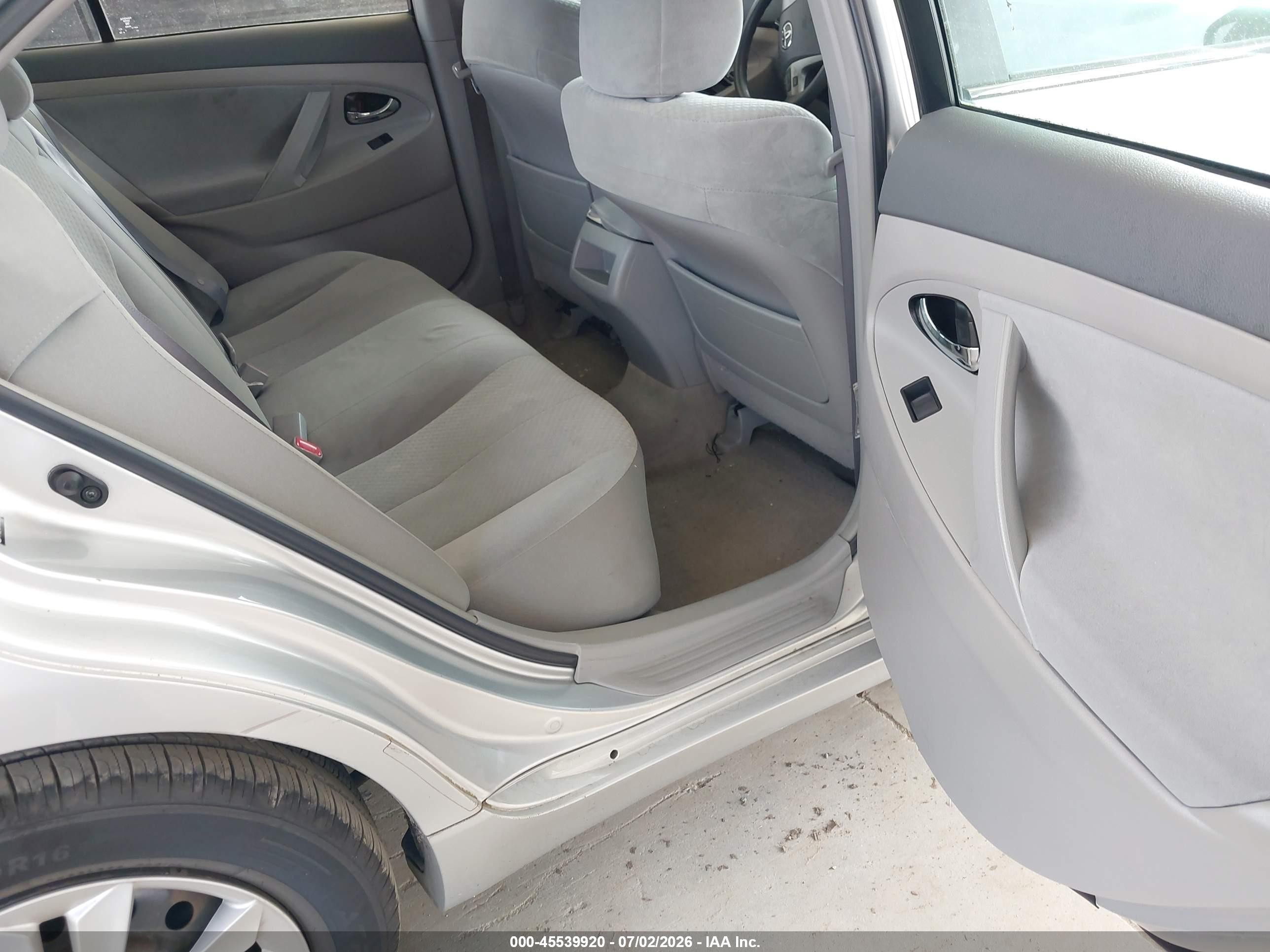 2009 Toyota Camry Le Silver vin: 4T1BE46K19U401360