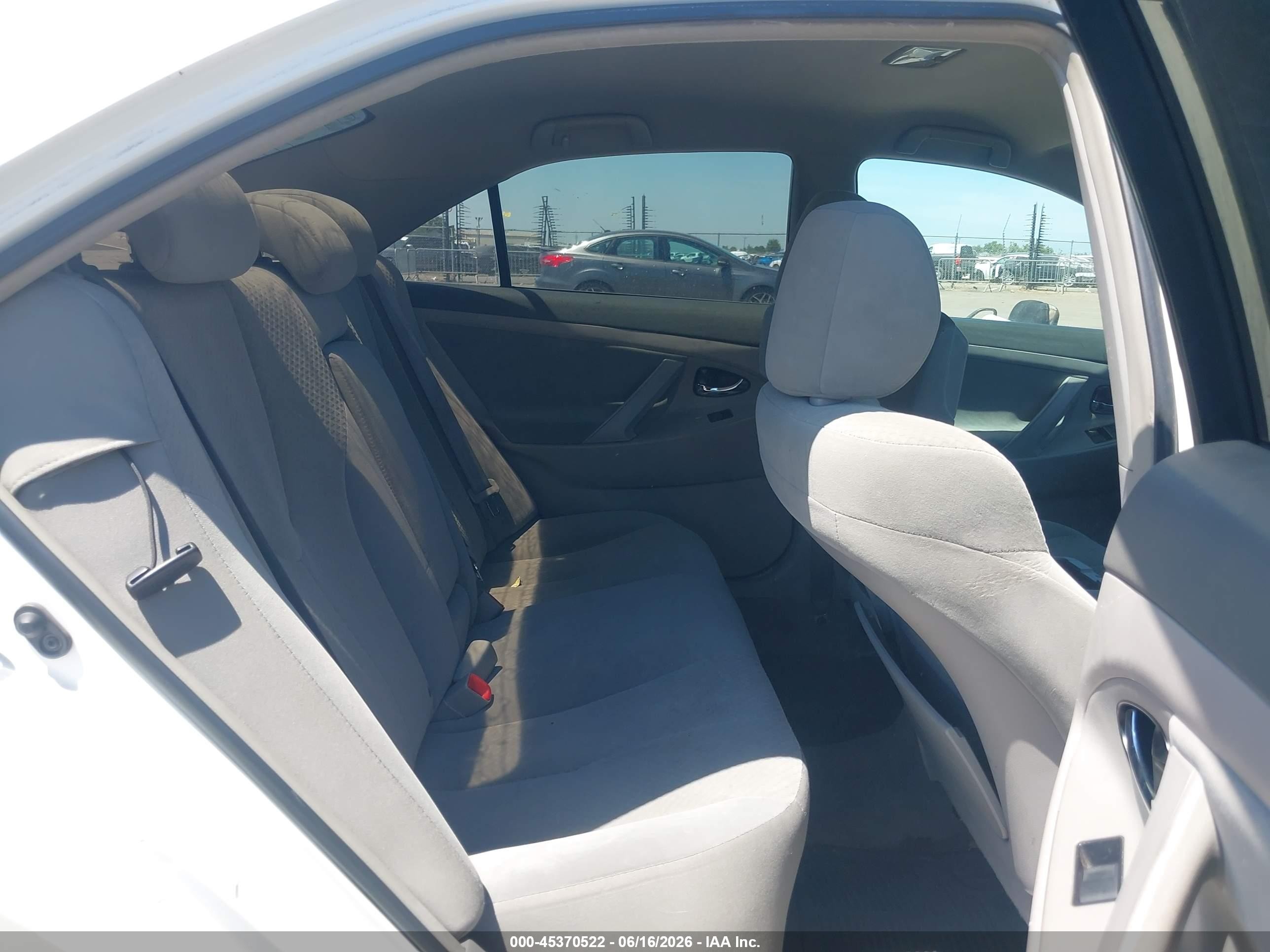 2009 Toyota Camry Le White vin: 4T1BE46K19U824861