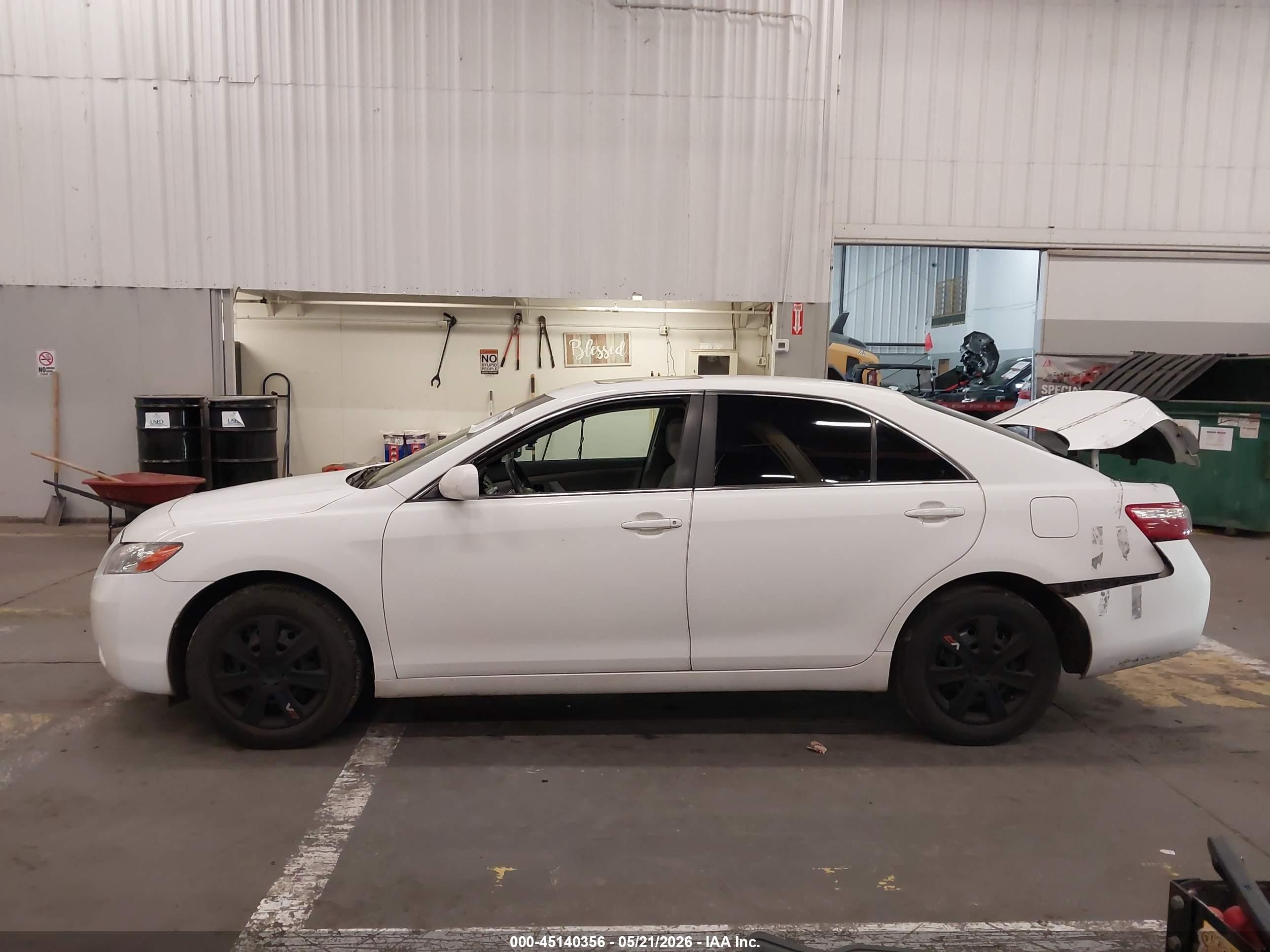 2009 Toyota Camry Le White vin: 4T1BE46K19U858623