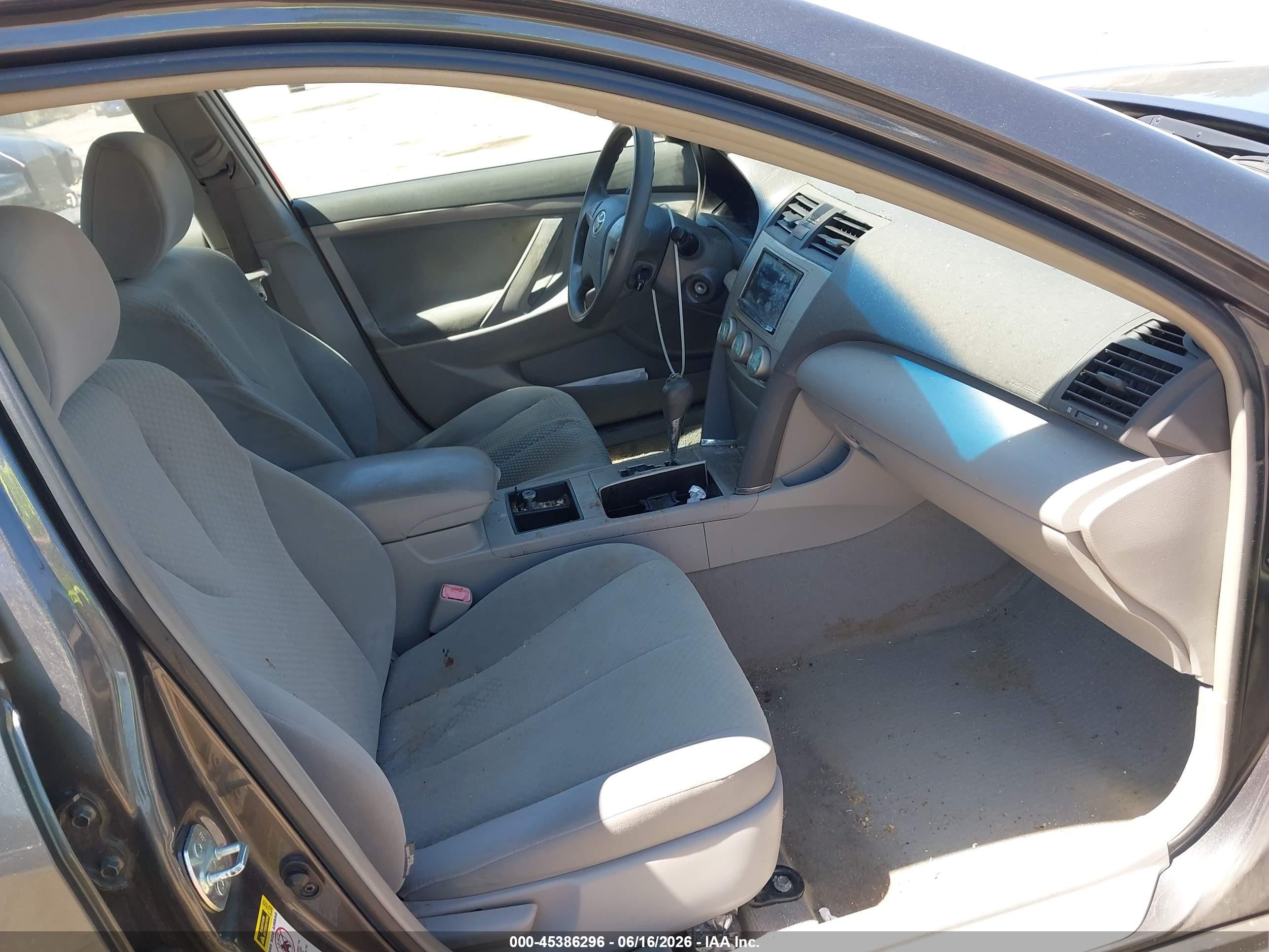 2009 Toyota Camry Le Gray vin: 4T1BE46K19U863272