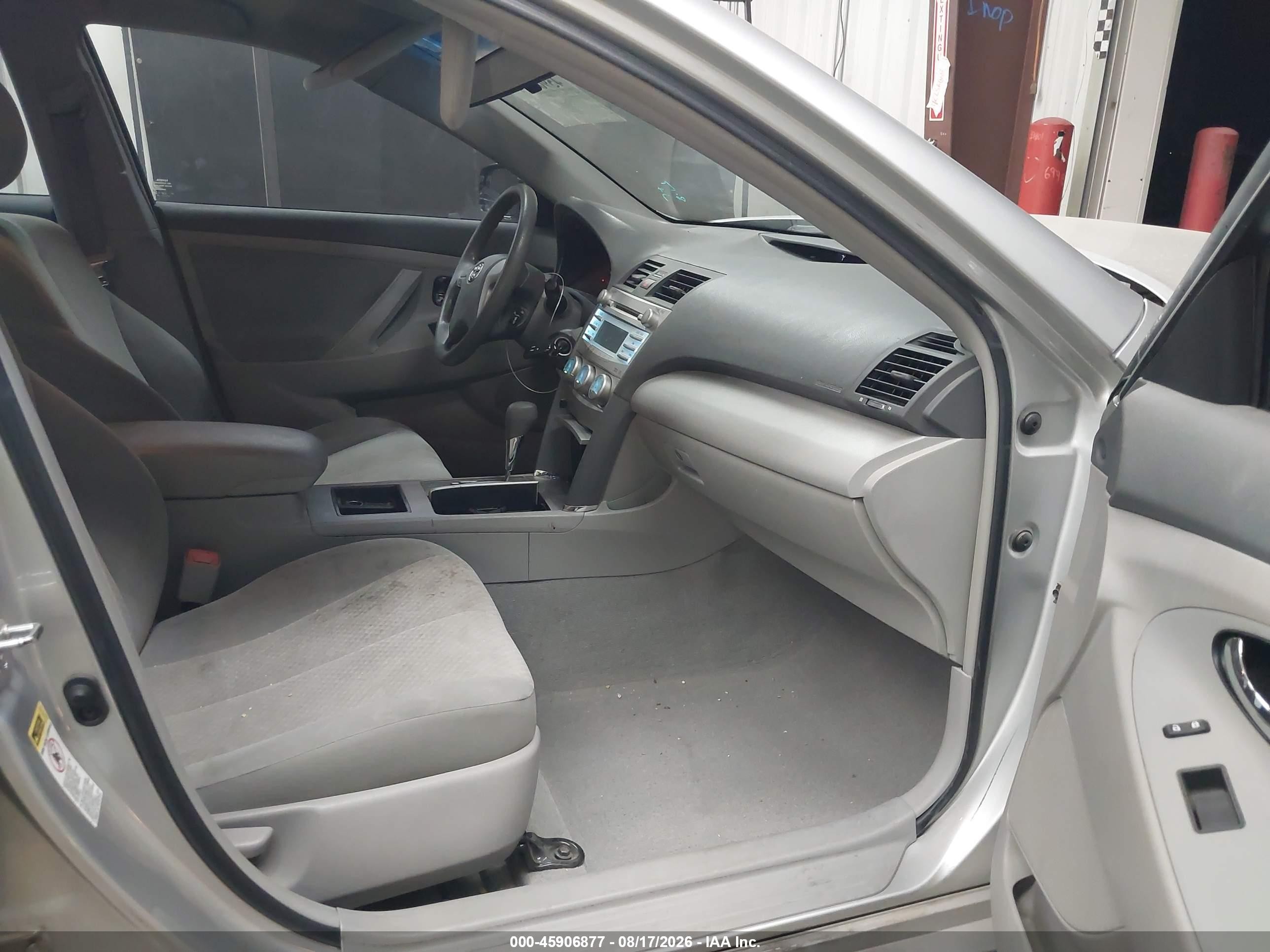 2009 Toyota Camry   Silver vin: 4T1BE46K19U890598