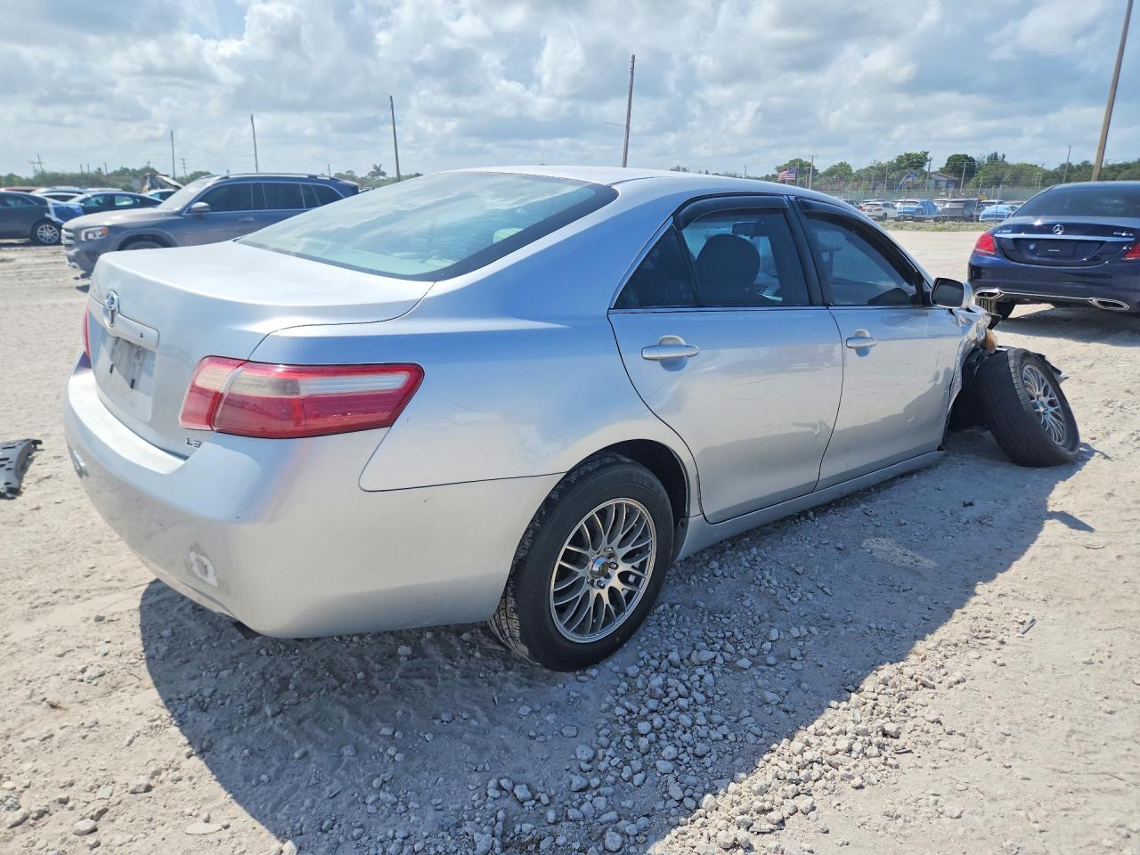 2007 Toyota Camry Le Silver vin: 4T1BE46K27U057941