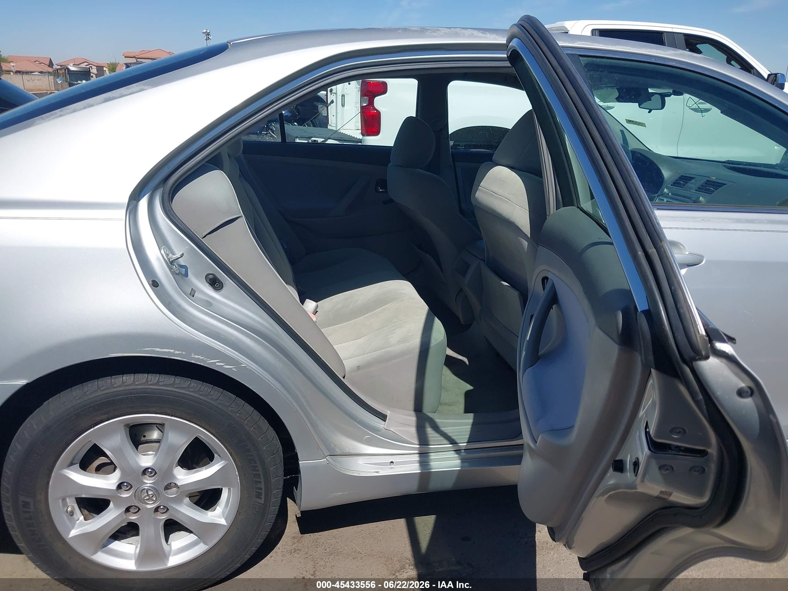2007 Toyota Camry Le Silver vin: 4T1BE46K27U111044