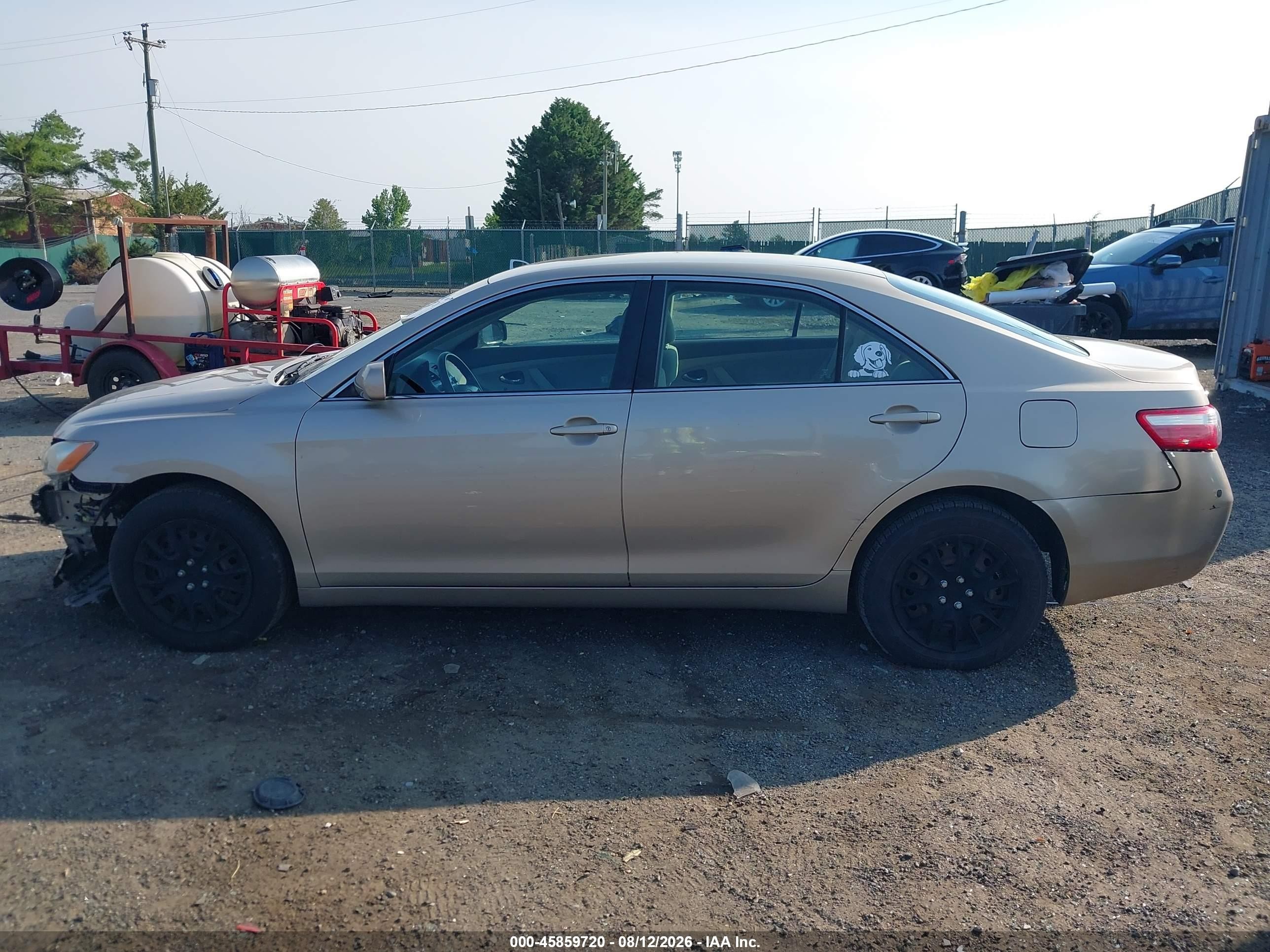 2007 Toyota Camry Le Gold vin: 4T1BE46K27U141497