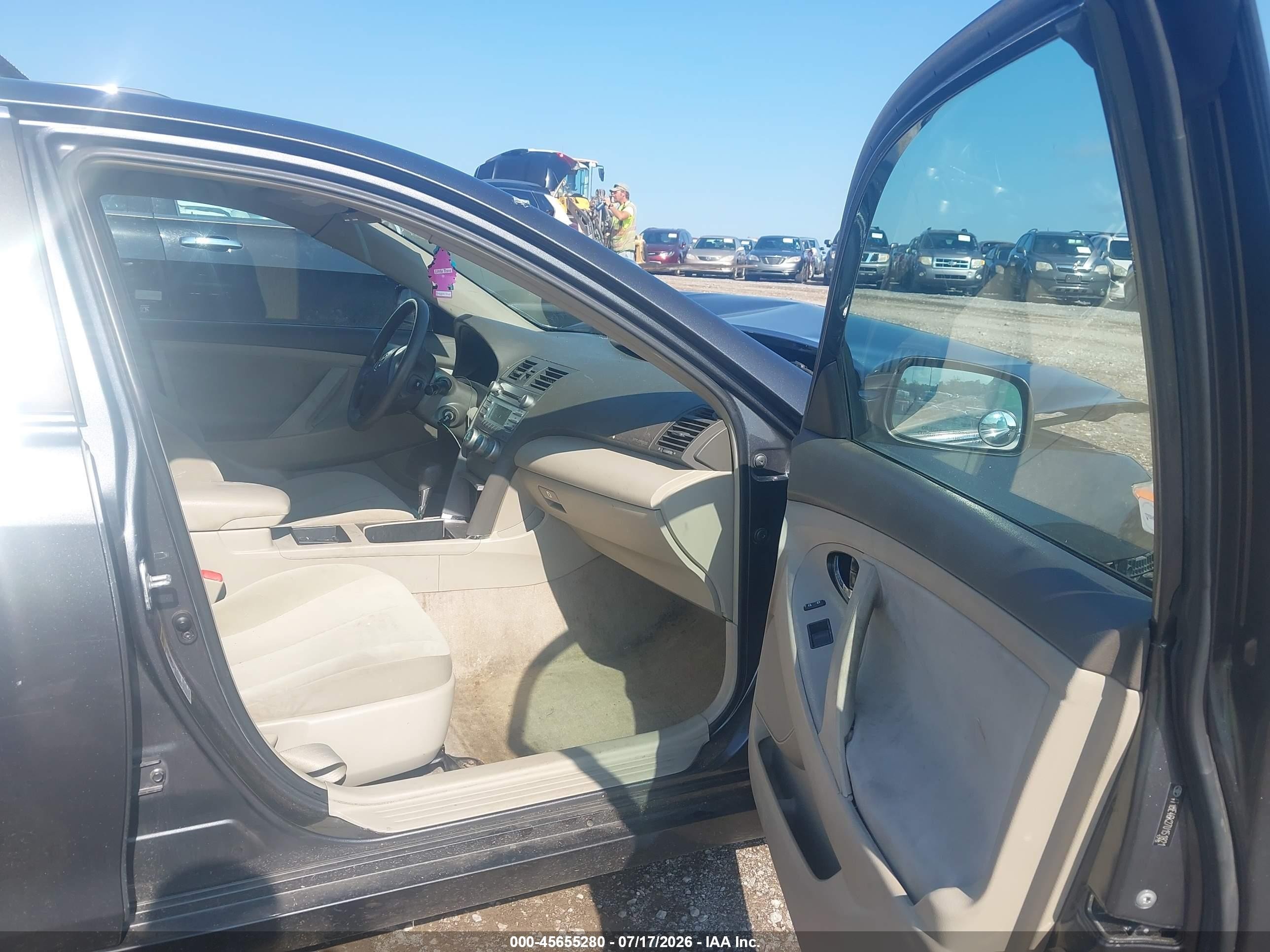2007 Toyota Camry Le Gray vin: 4T1BE46K27U151821