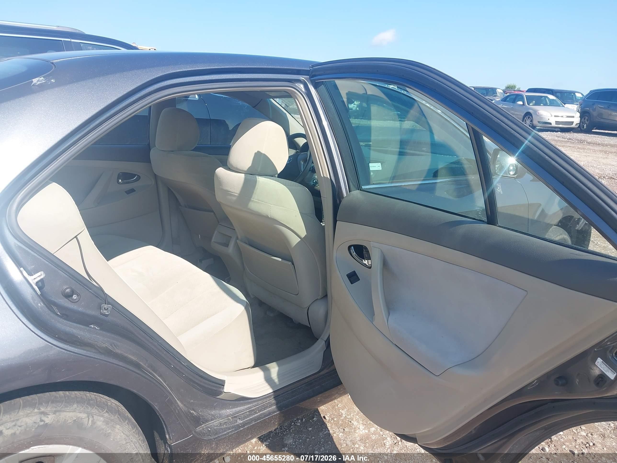 2007 Toyota Camry Le Gray vin: 4T1BE46K27U151821
