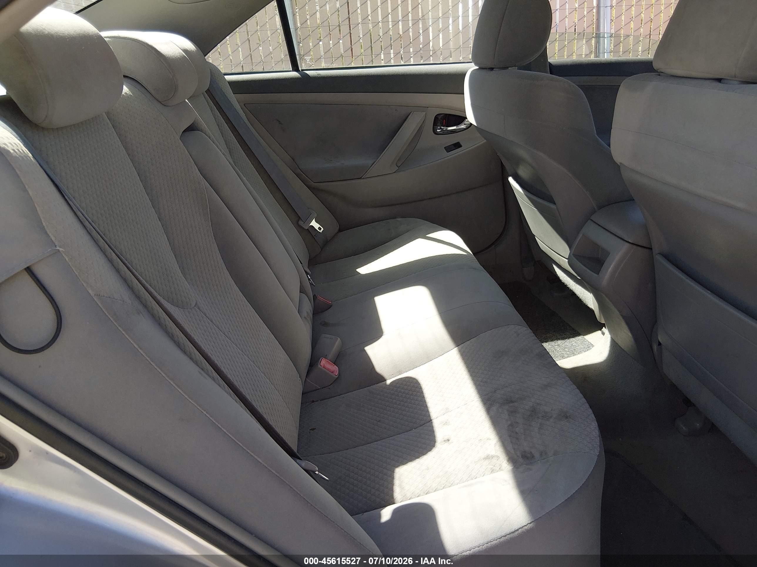 2007 Toyota Camry Le Серебряный vin: 4T1BE46K27U520080