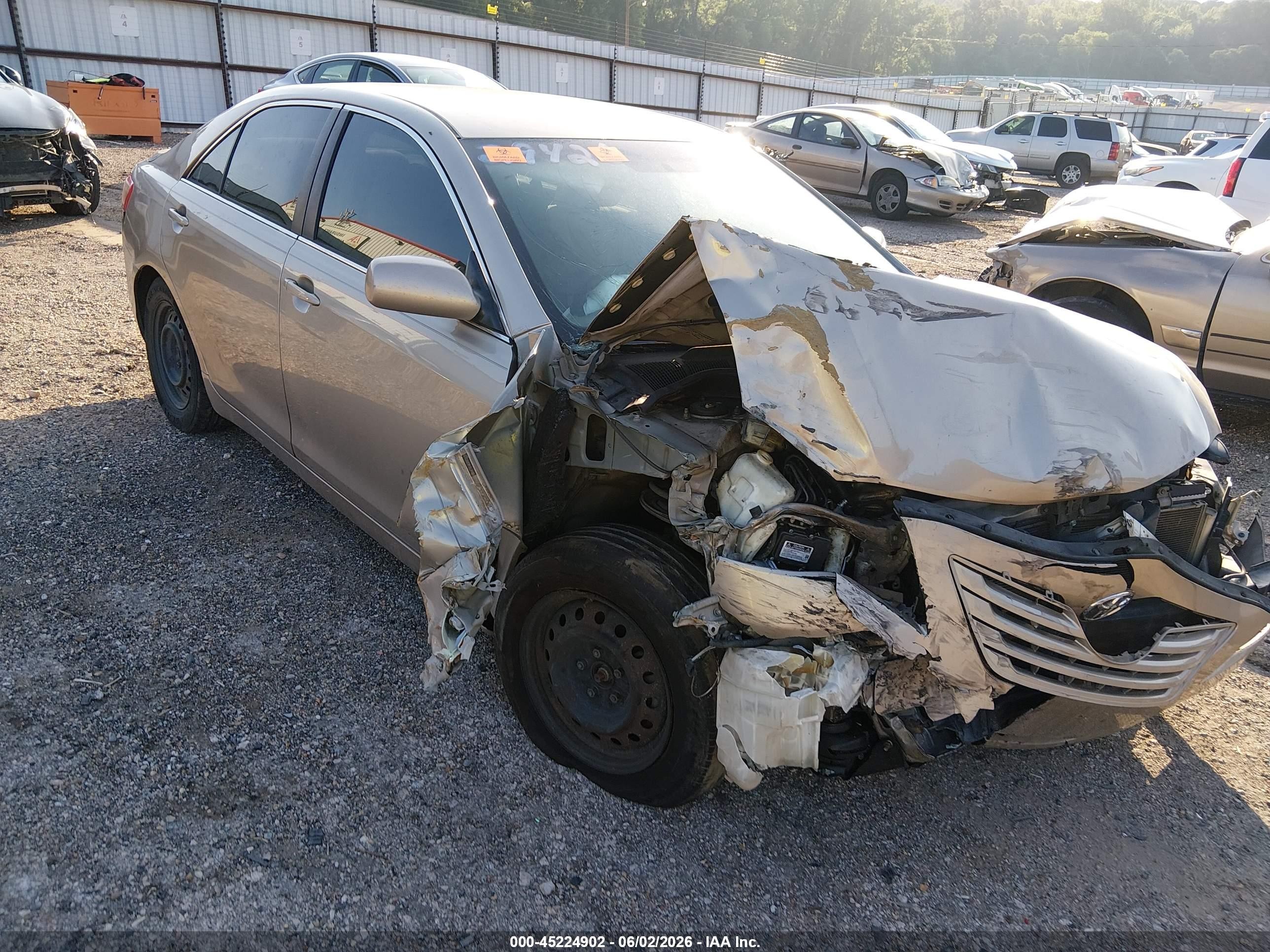 2007 Toyota Camry Le Gold vin: 4T1BE46K27U725110