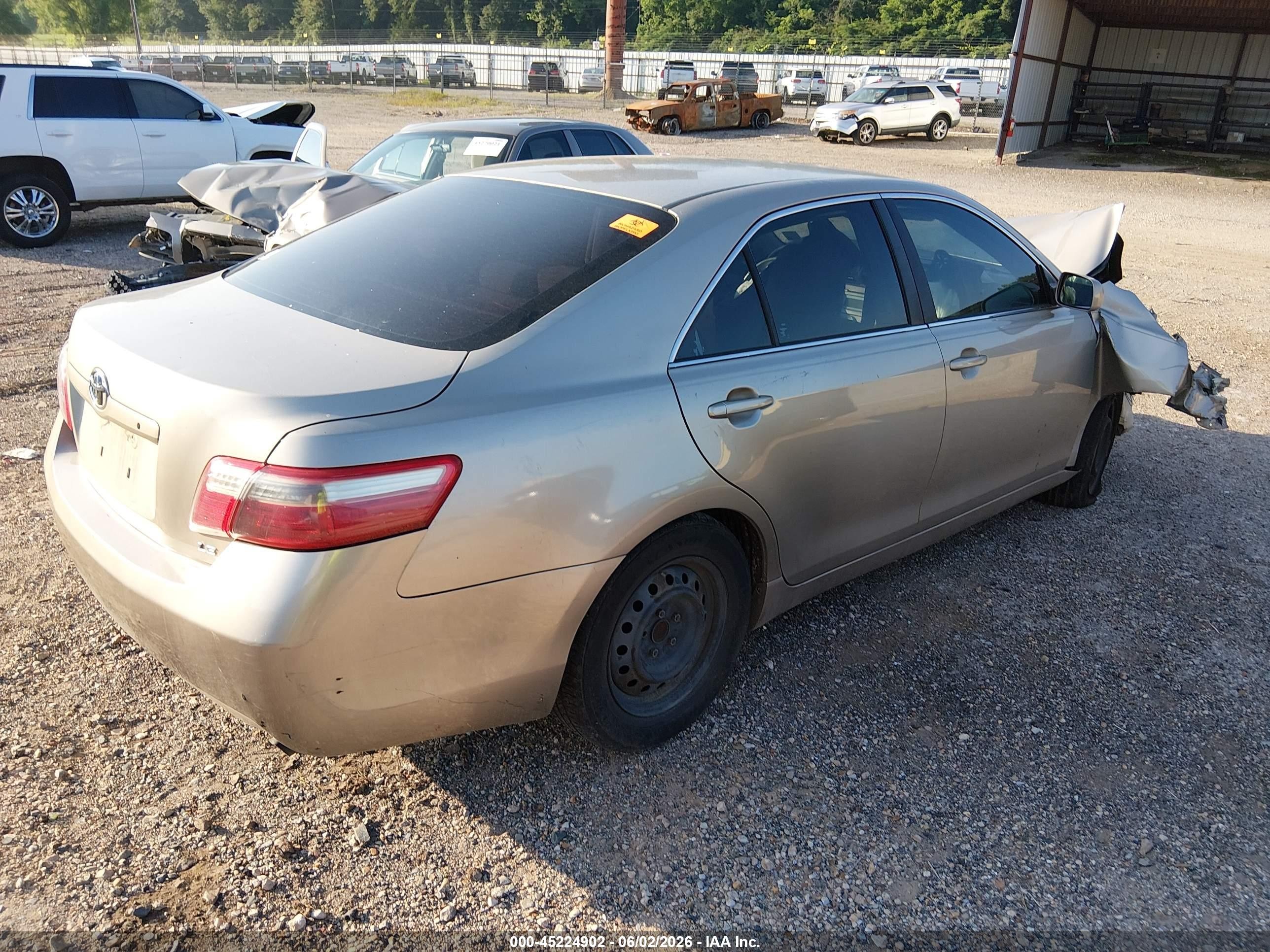 2007 Toyota Camry Le Gold vin: 4T1BE46K27U725110