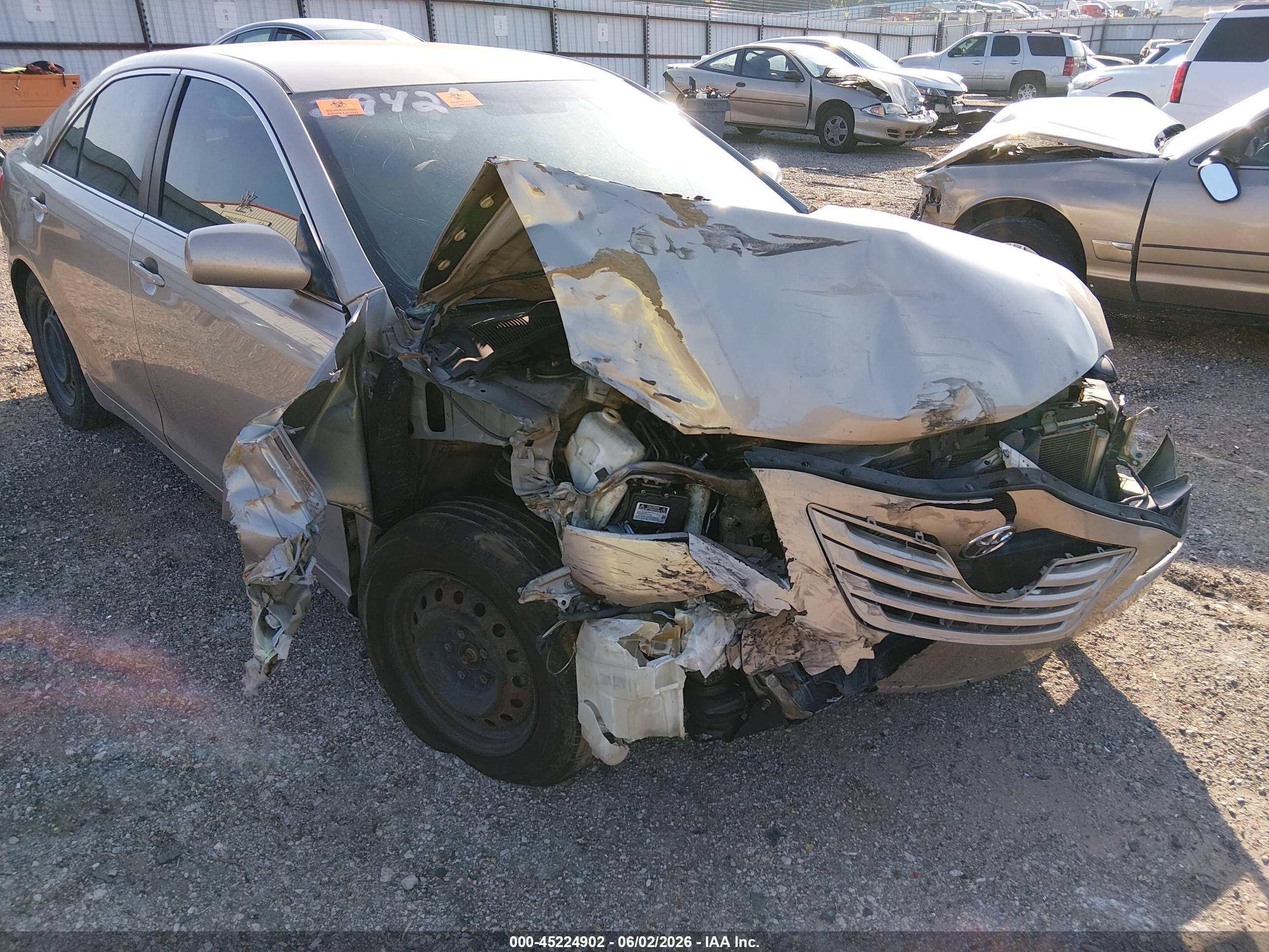 2007 Toyota Camry Le Gold vin: 4T1BE46K27U725110