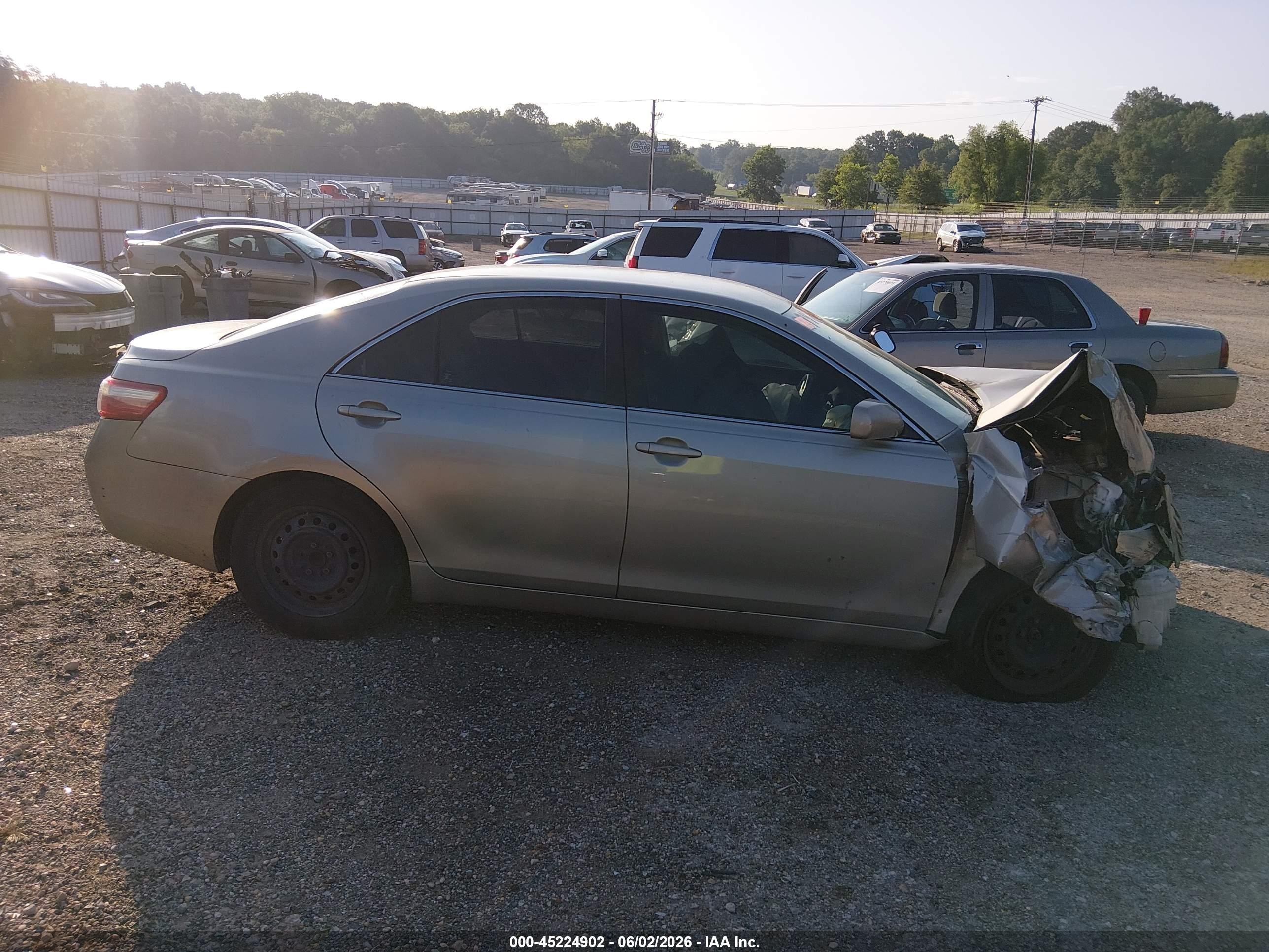 2007 Toyota Camry Le Gold vin: 4T1BE46K27U725110