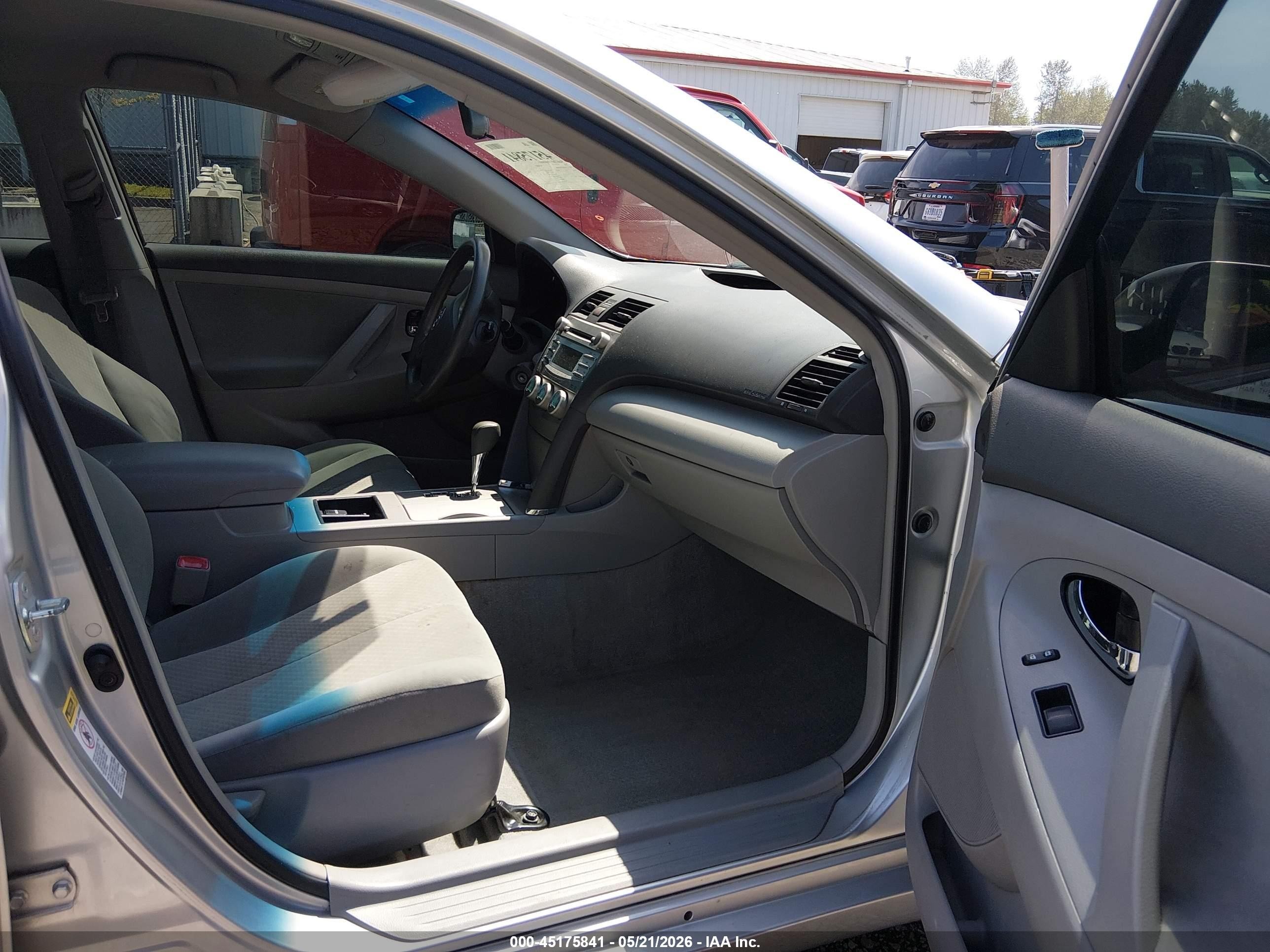 2008 Toyota Camry Le Silver vin: 4T1BE46K28U208889