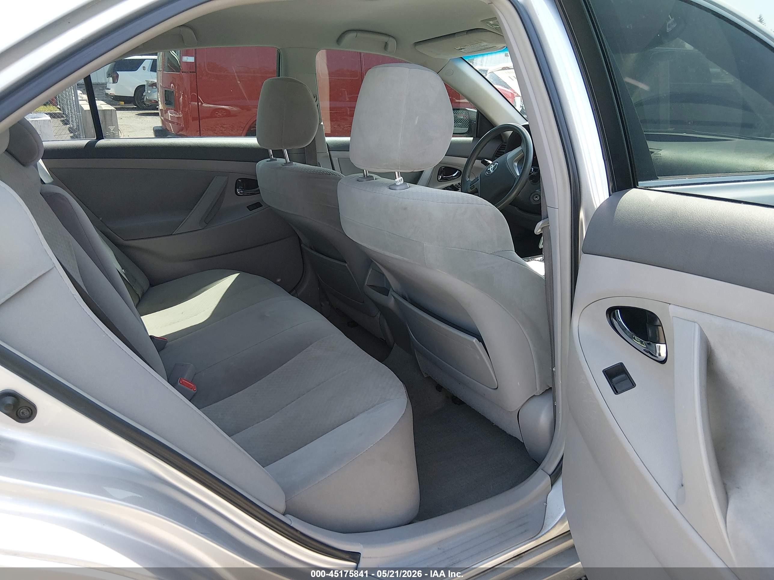 2008 Toyota Camry Le Silver vin: 4T1BE46K28U208889