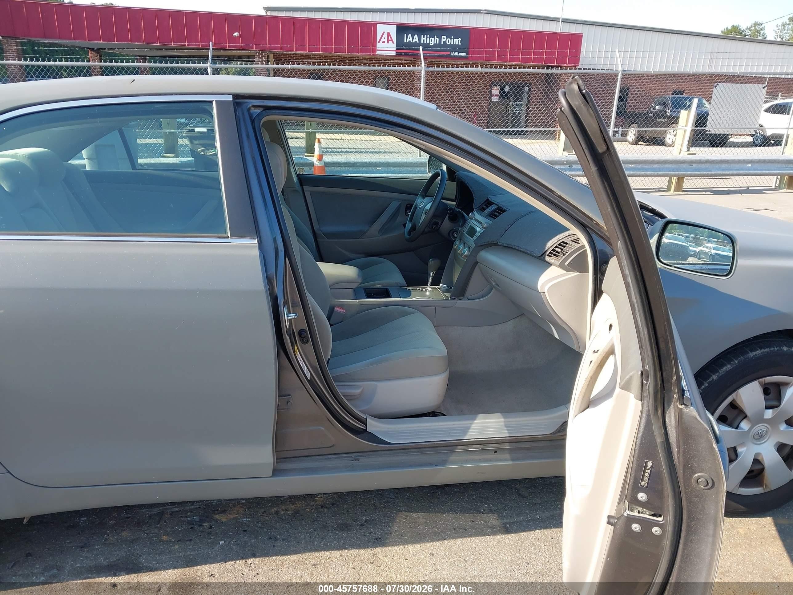 2008 Toyota Camry Le Серый vin: 4T1BE46K28U256277