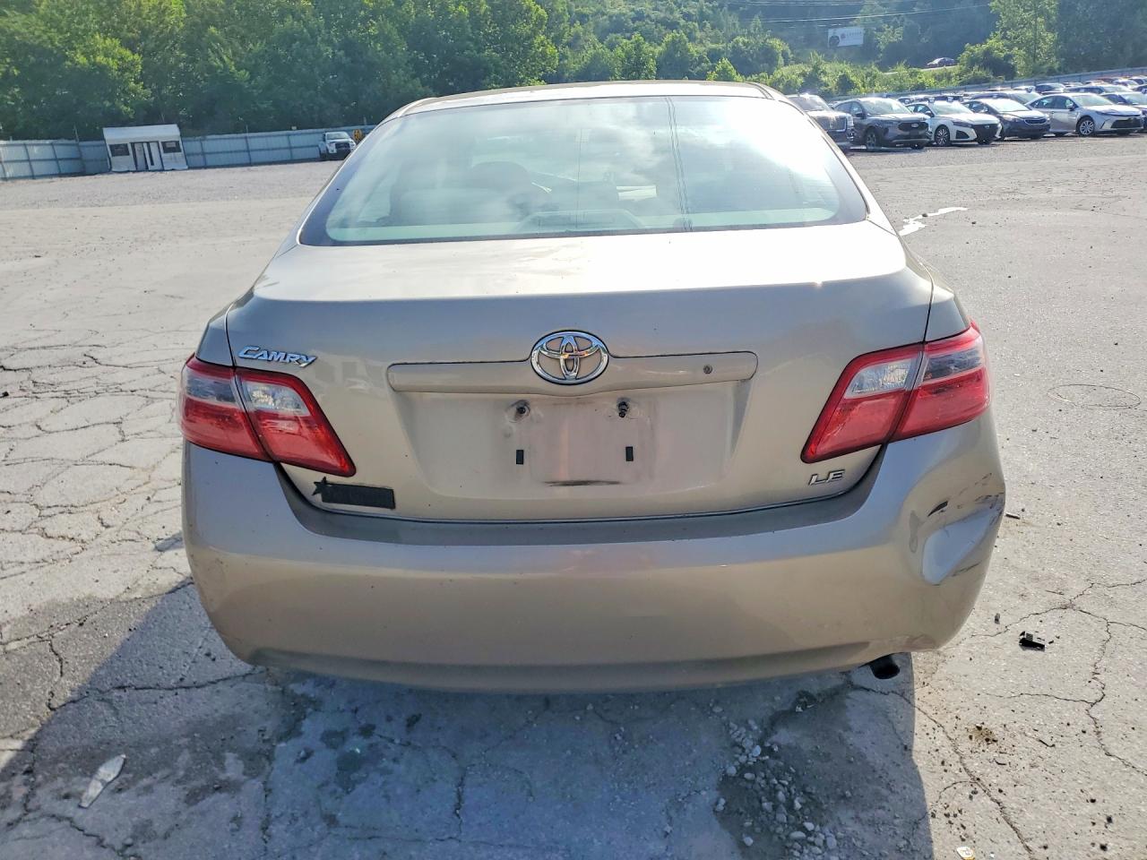 2008 Toyota Camry Le Gold vin: 4T1BE46K28U770467