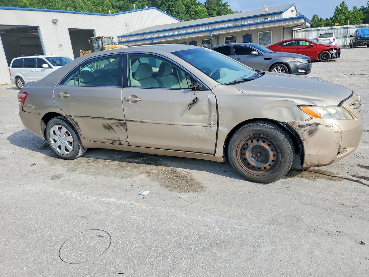 2008 Toyota Camry Le Gold vin: 4T1BE46K28U770467