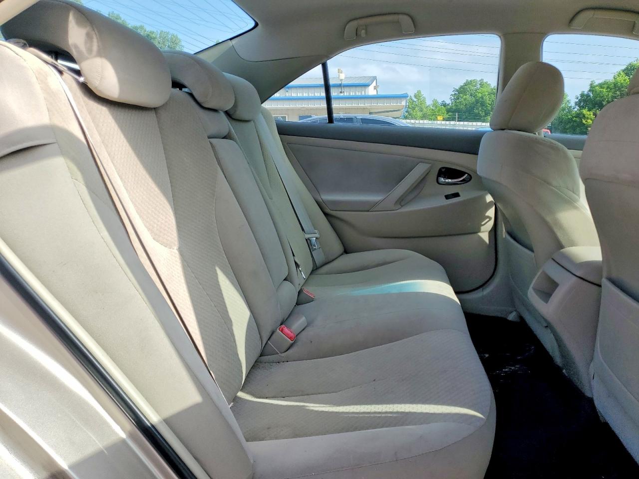 2008 Toyota Camry Le Gold vin: 4T1BE46K28U770467