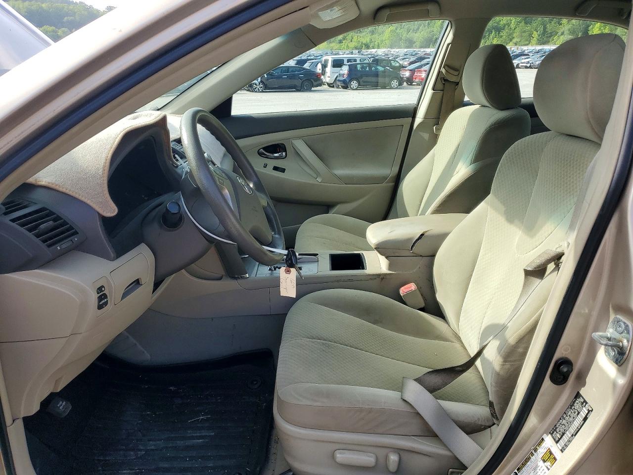 2008 Toyota Camry Le Gold vin: 4T1BE46K28U770467