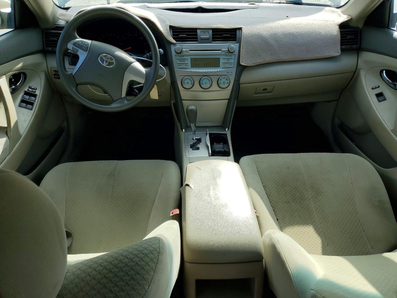 2008 Toyota Camry Le Gold vin: 4T1BE46K28U770467