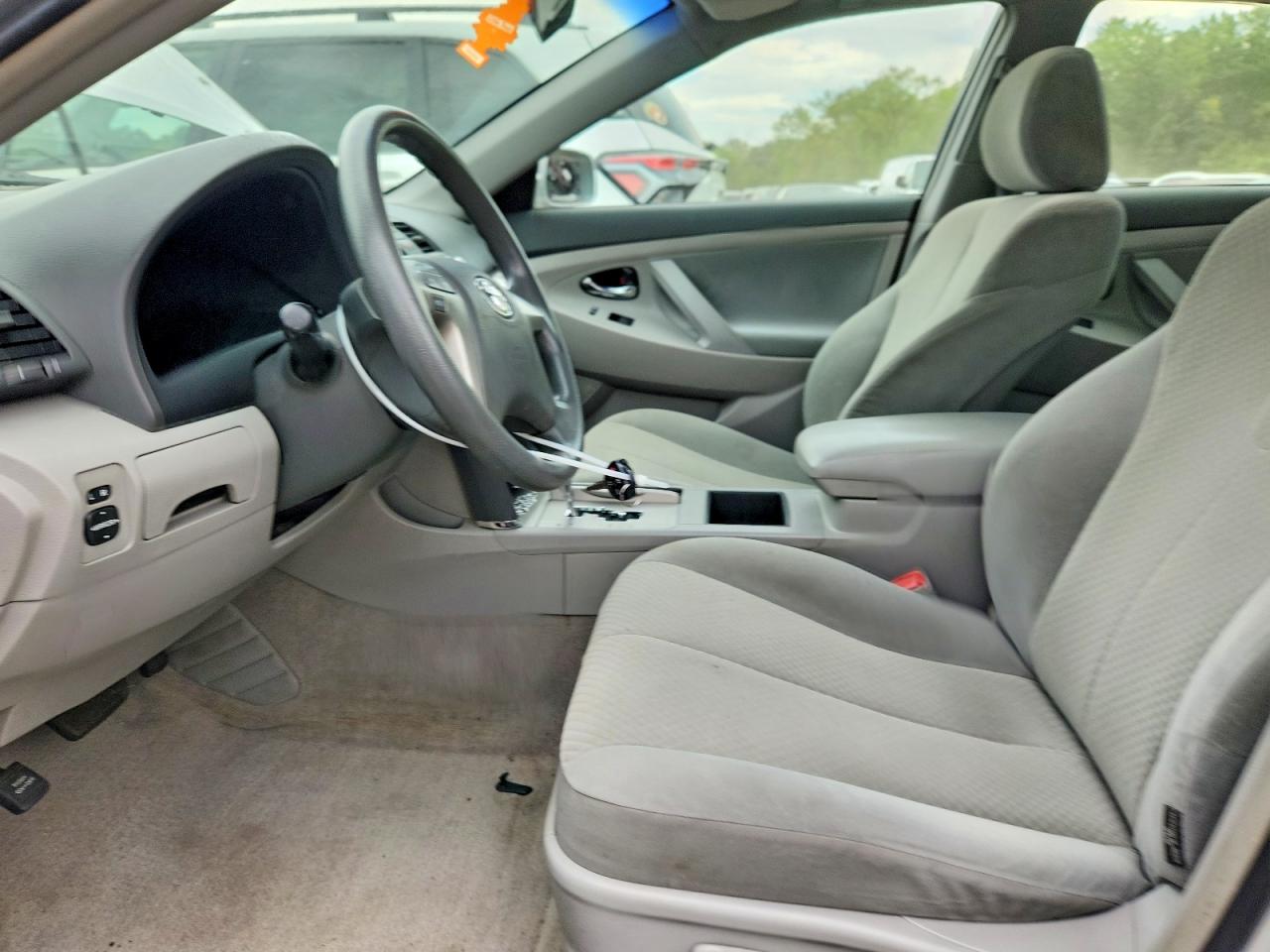 2009 Toyota Camry Le Silver vin: 4T1BE46K29U264025