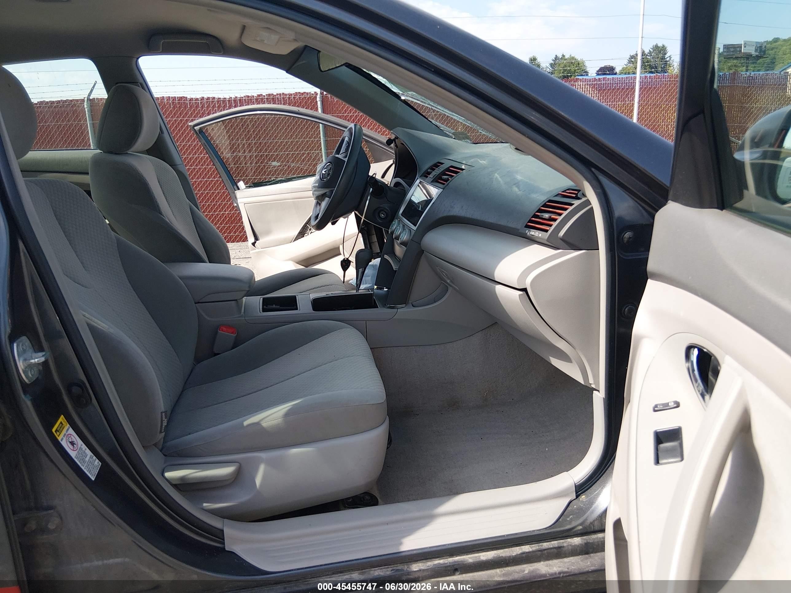 2009 Toyota Camry Le Gray vin: 4T1BE46K29U279057