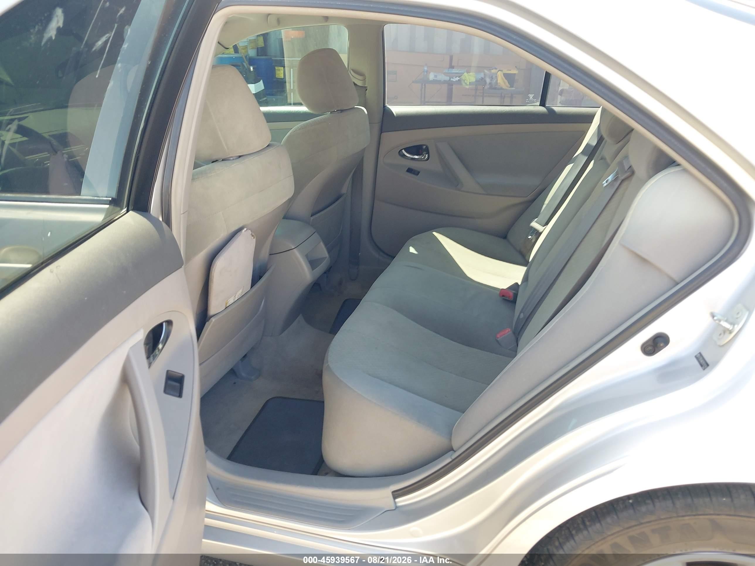 2009 Toyota Camry Le Silver vin: 4T1BE46K29U282945