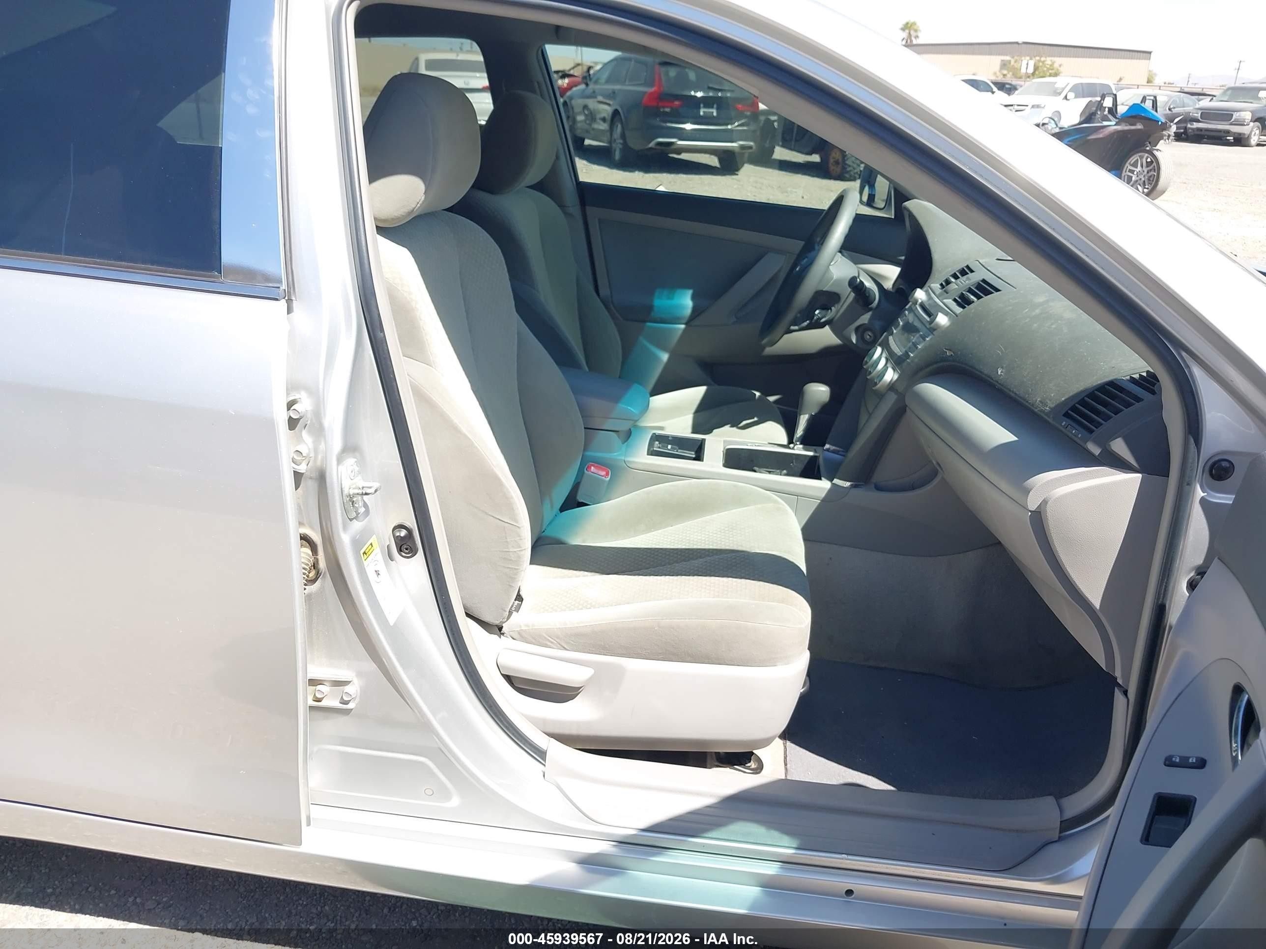 2009 Toyota Camry Le Silver vin: 4T1BE46K29U282945
