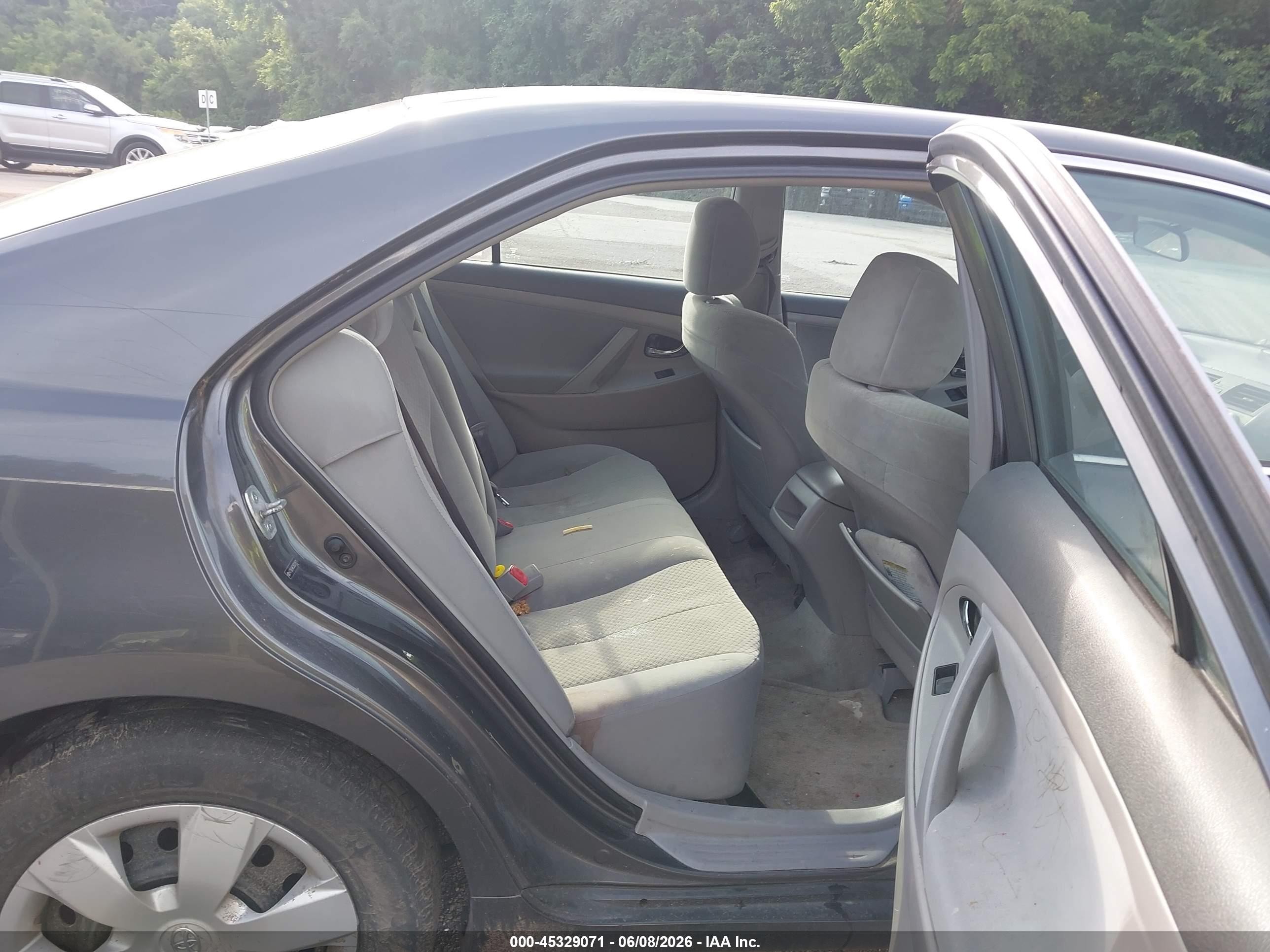 2009 Toyota Camry Le Gray vin: 4T1BE46K29U311411