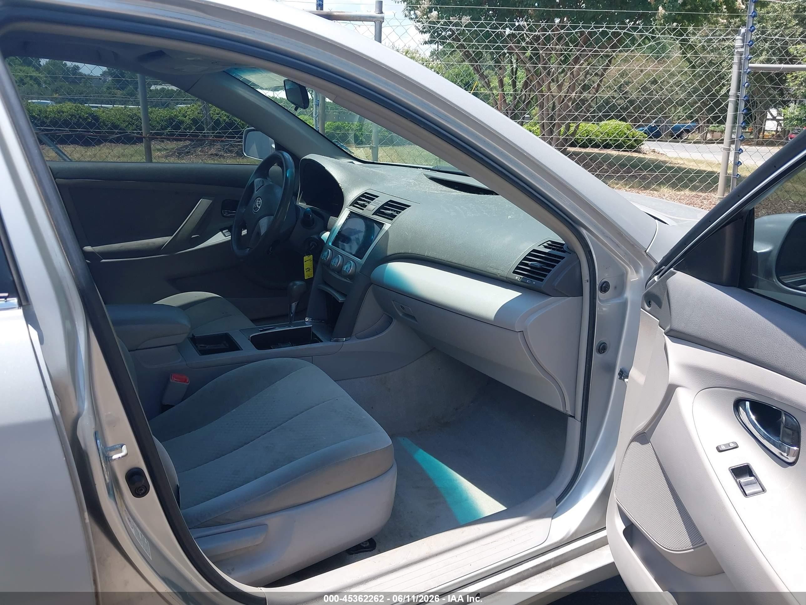 2009 Toyota Camry Le Gray vin: 4T1BE46K29U318214