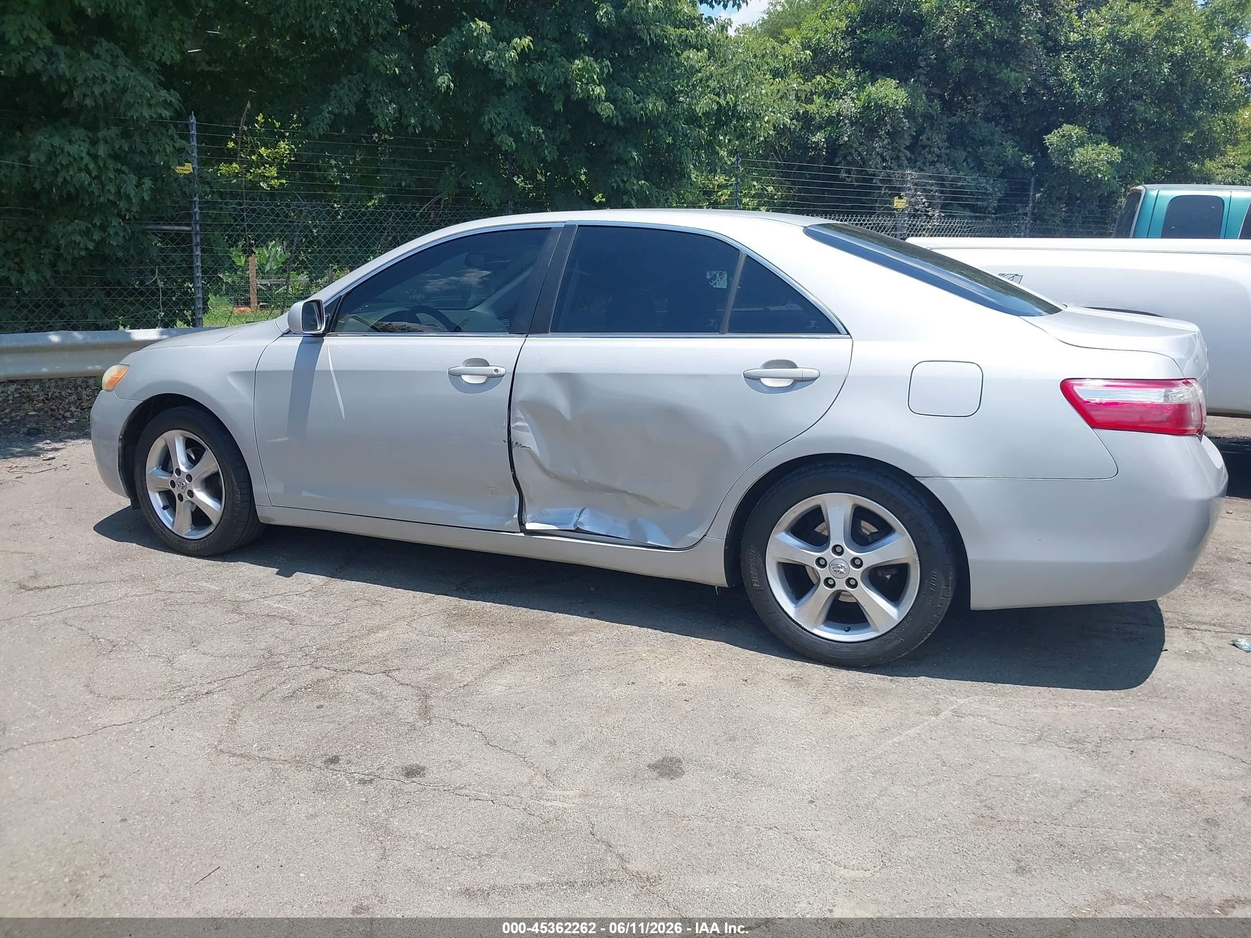 2009 Toyota Camry Le Gray vin: 4T1BE46K29U318214