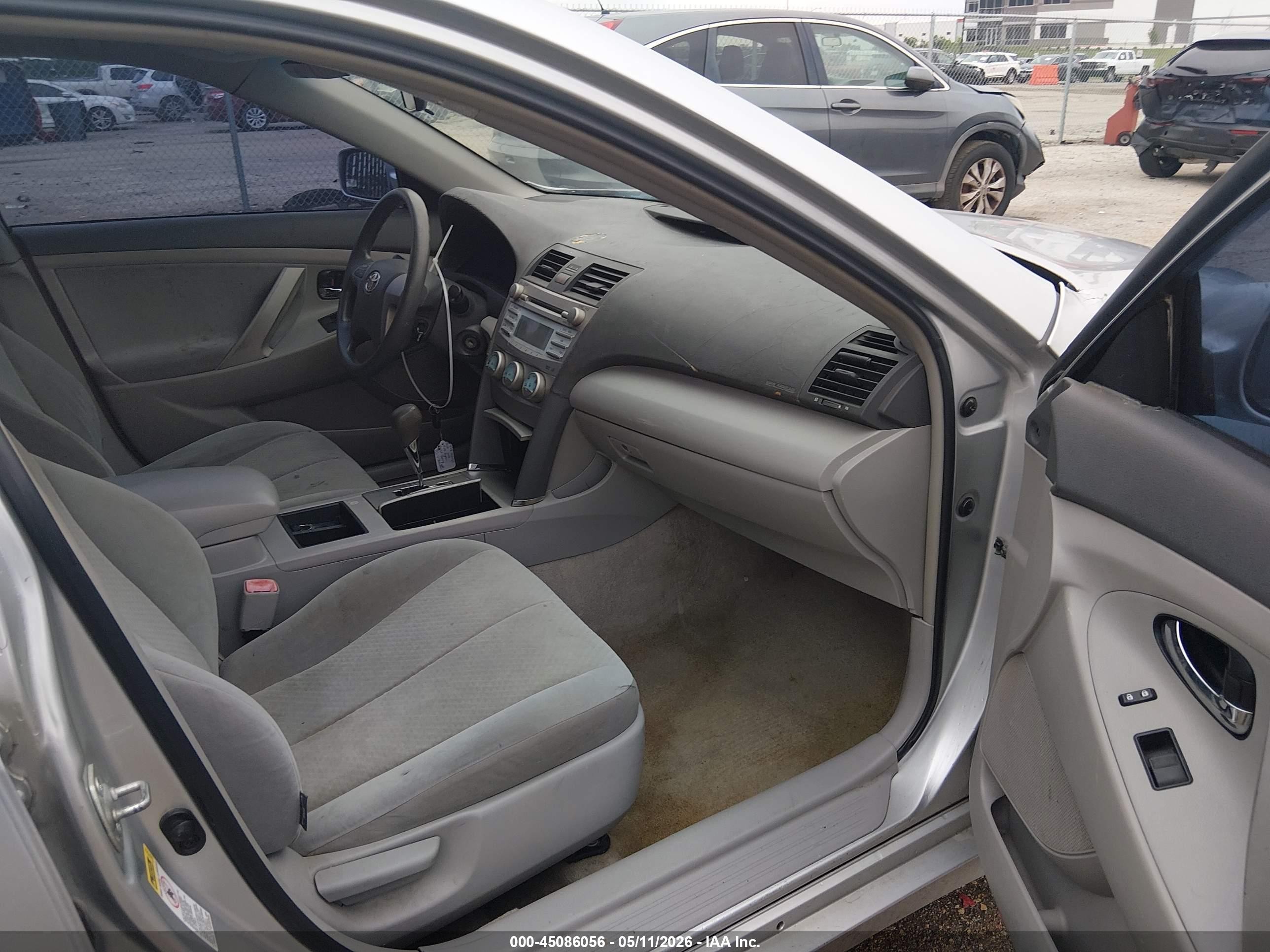 2009 Toyota Camry Le Silver vin: 4T1BE46K29U321341