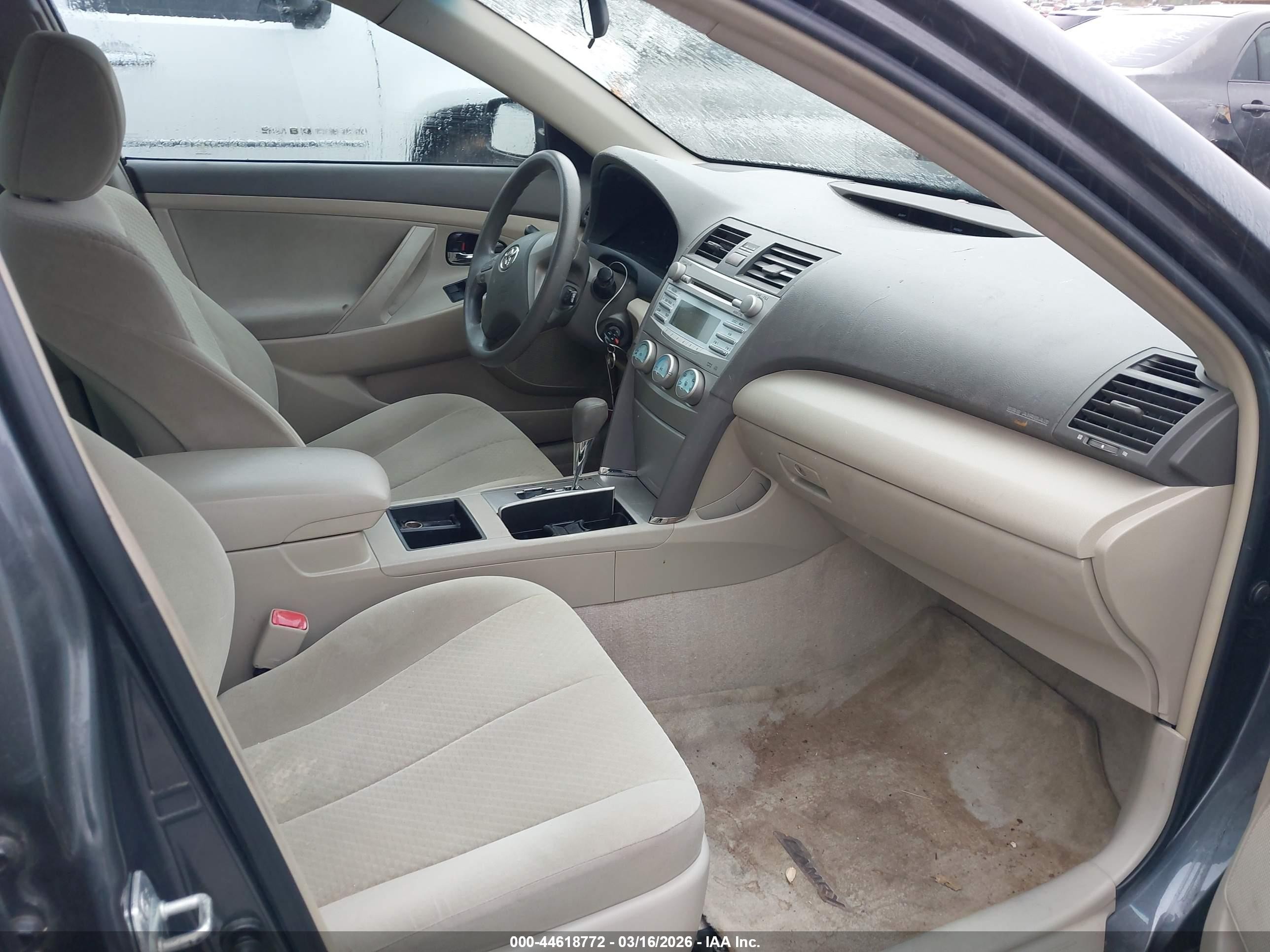 2009 Toyota Camry Le Gray vin: 4T1BE46K29U380163