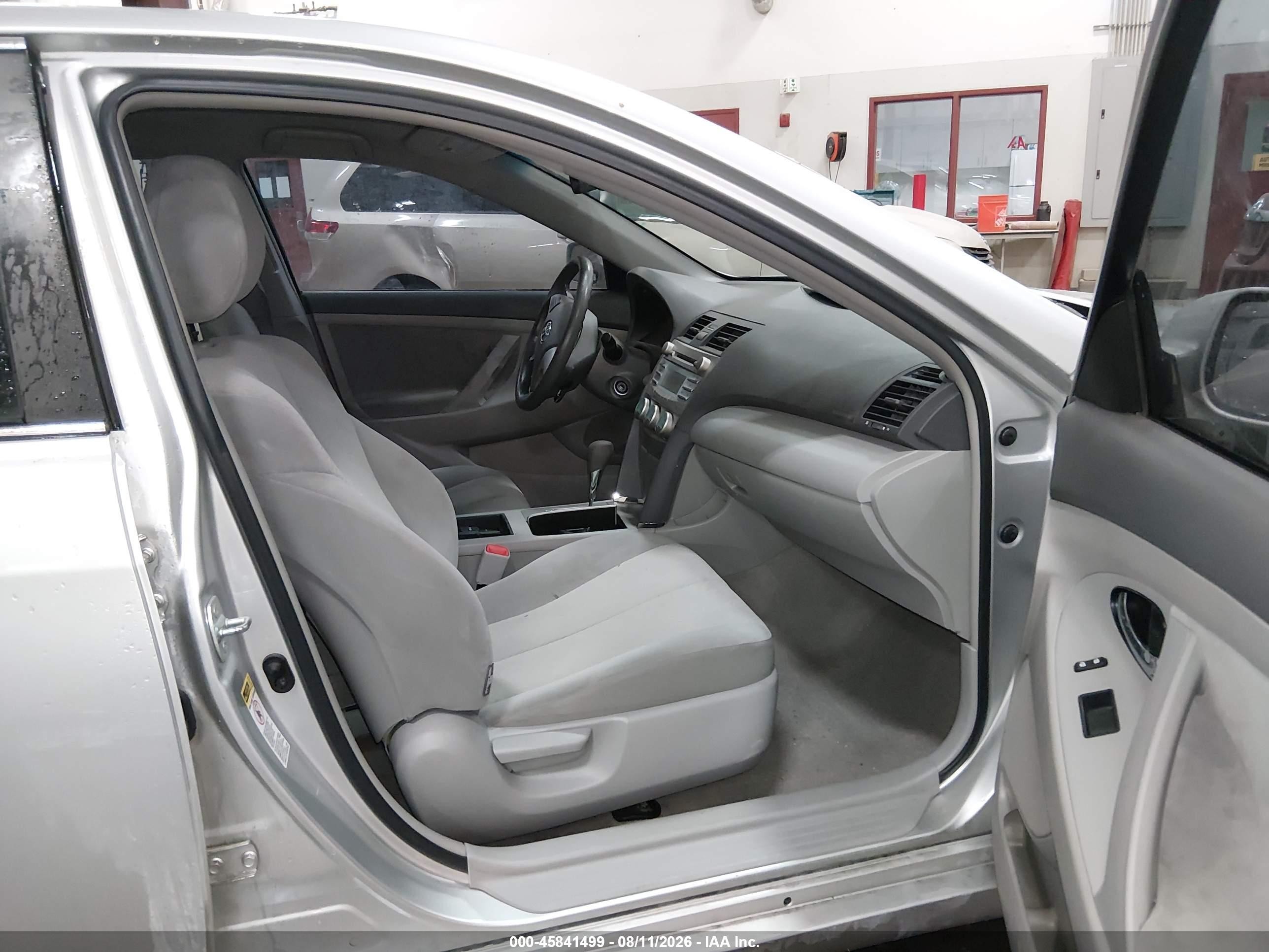 2009 Toyota Camry Le Gray vin: 4T1BE46K29U381085