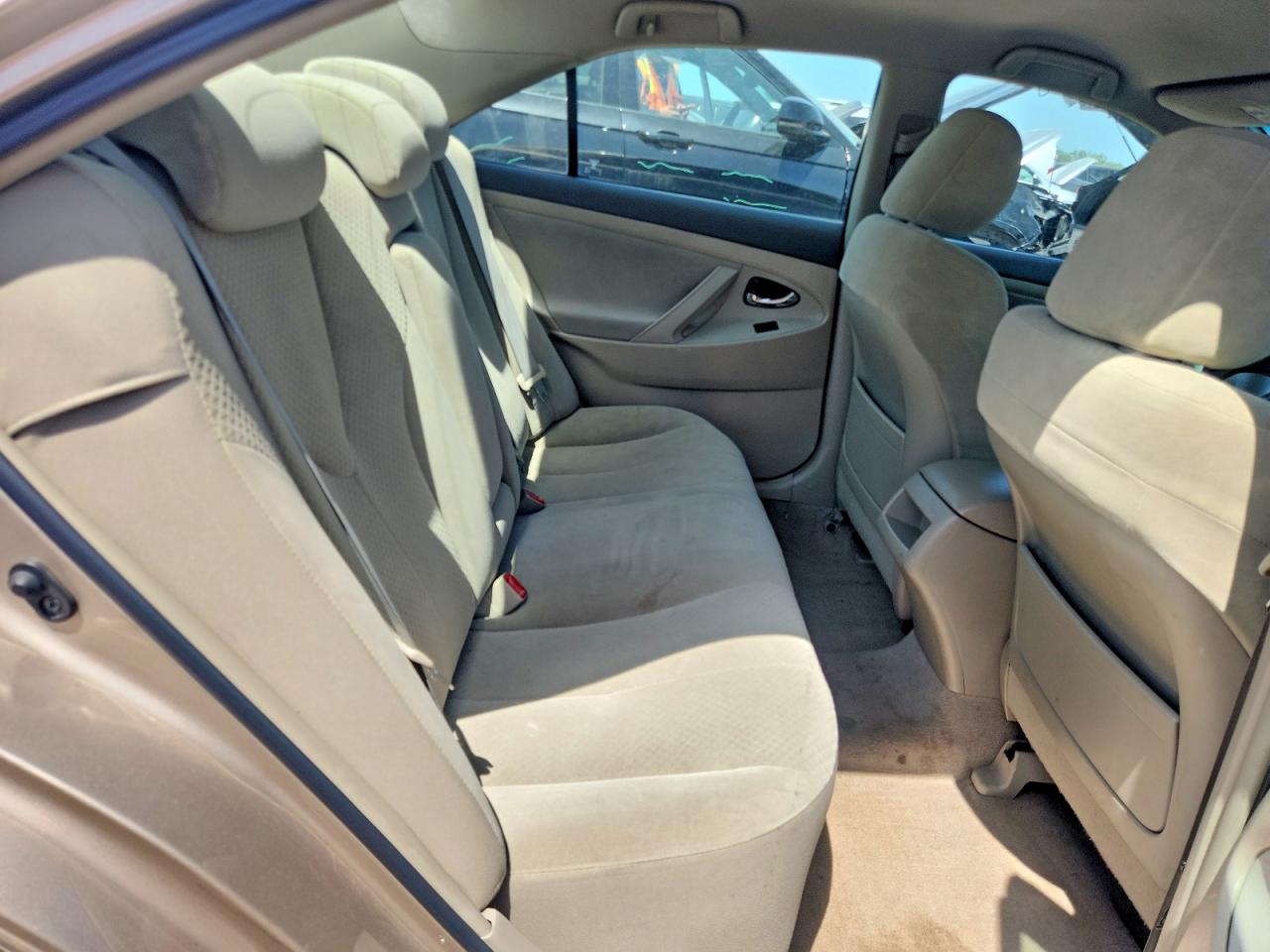 2009 Toyota Camry Le Gold vin: 4T1BE46K29U392300