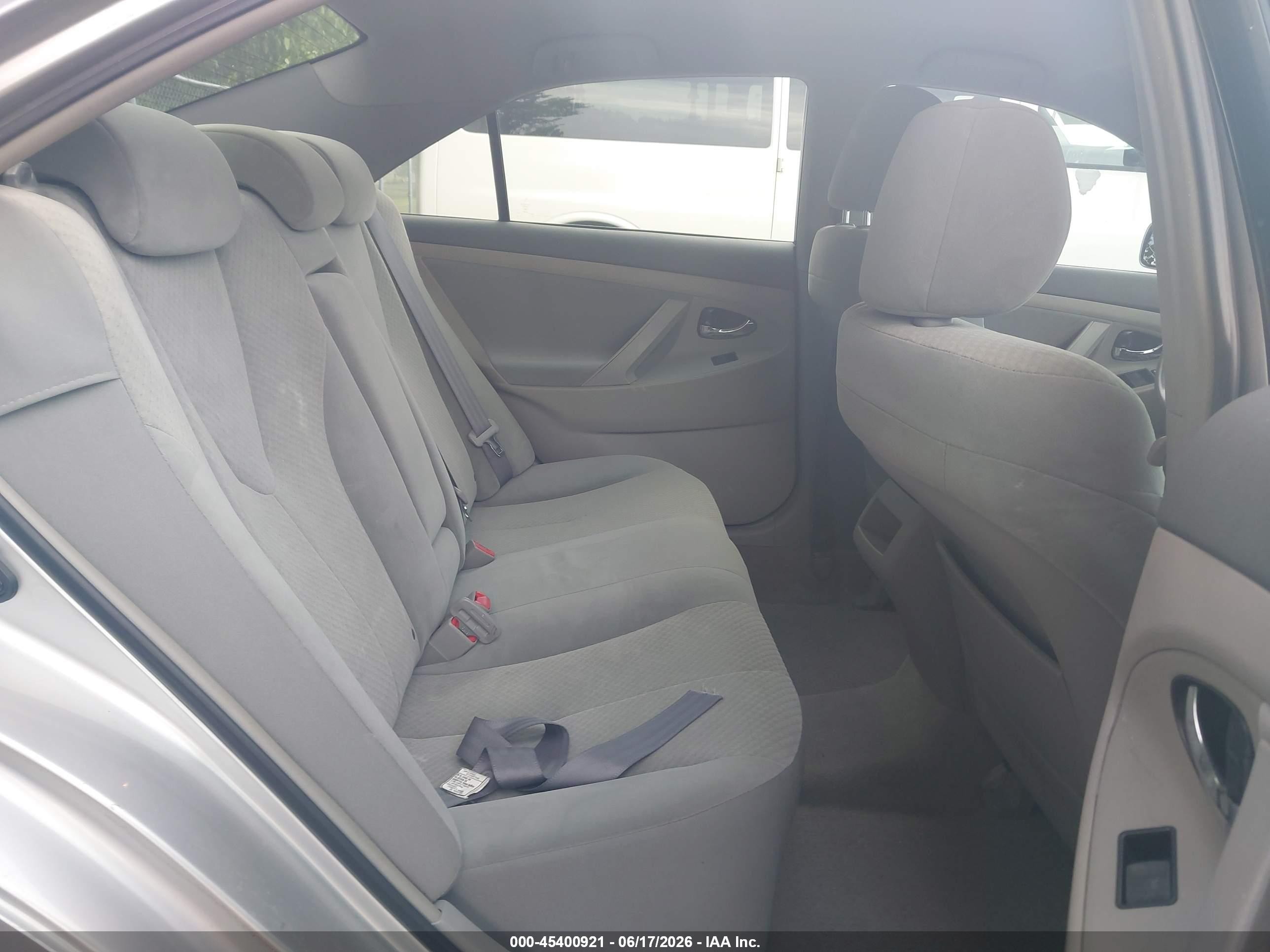 2009 Toyota Camry Le Silver vin: 4T1BE46K29U404462