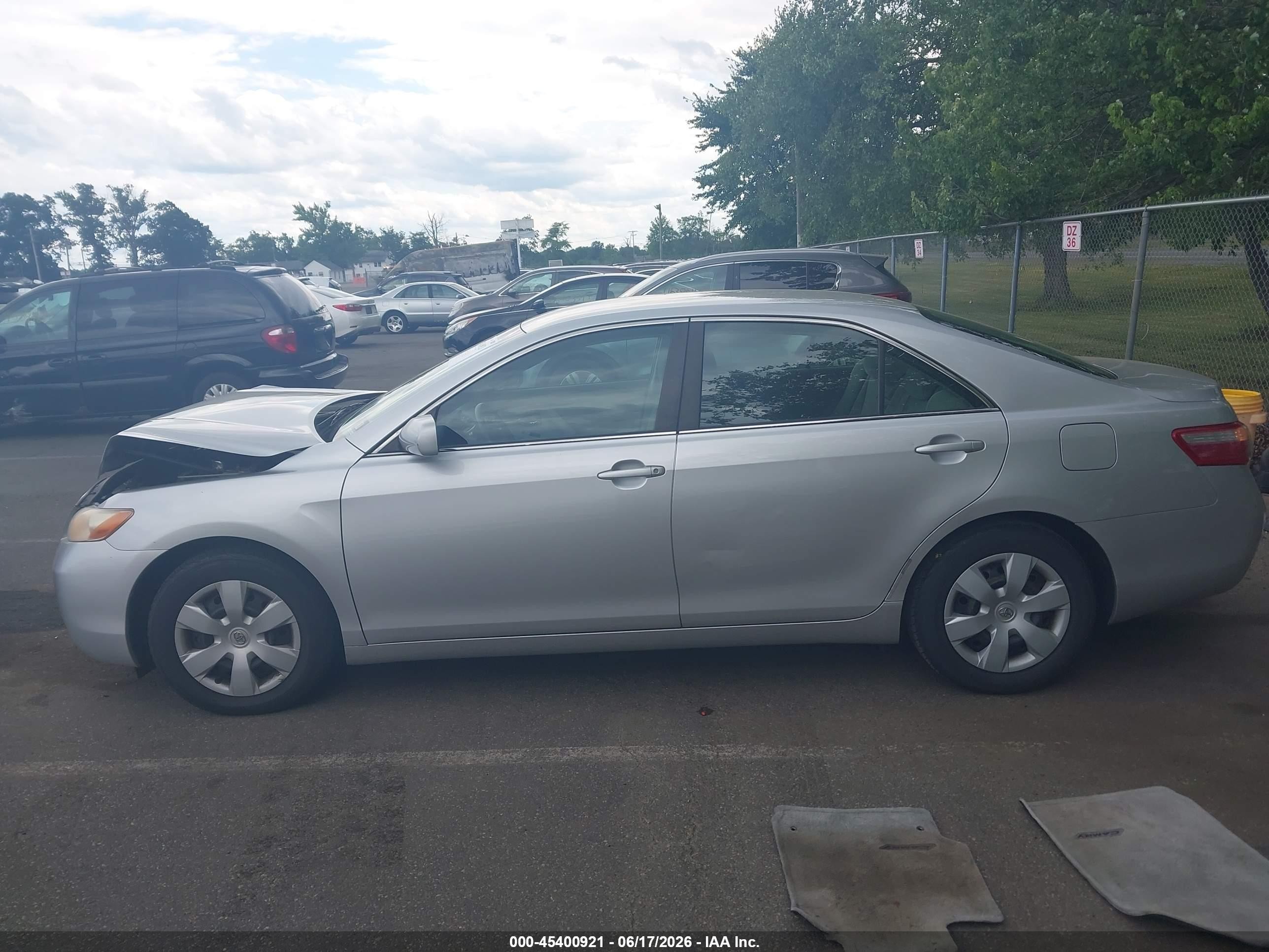 2009 Toyota Camry Le Silver vin: 4T1BE46K29U404462